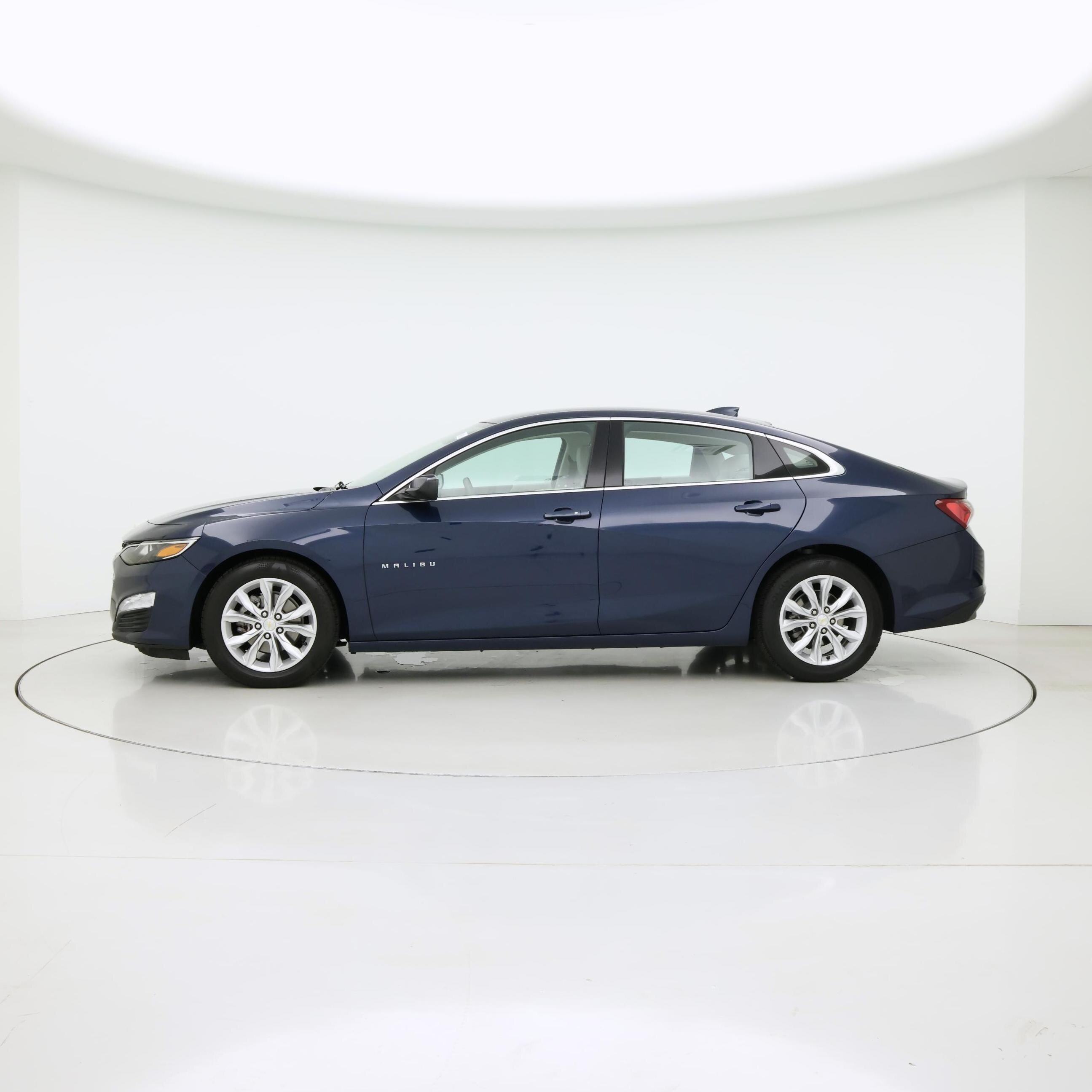 Thumbnail: 2021 Chevrolet Malibu - 3