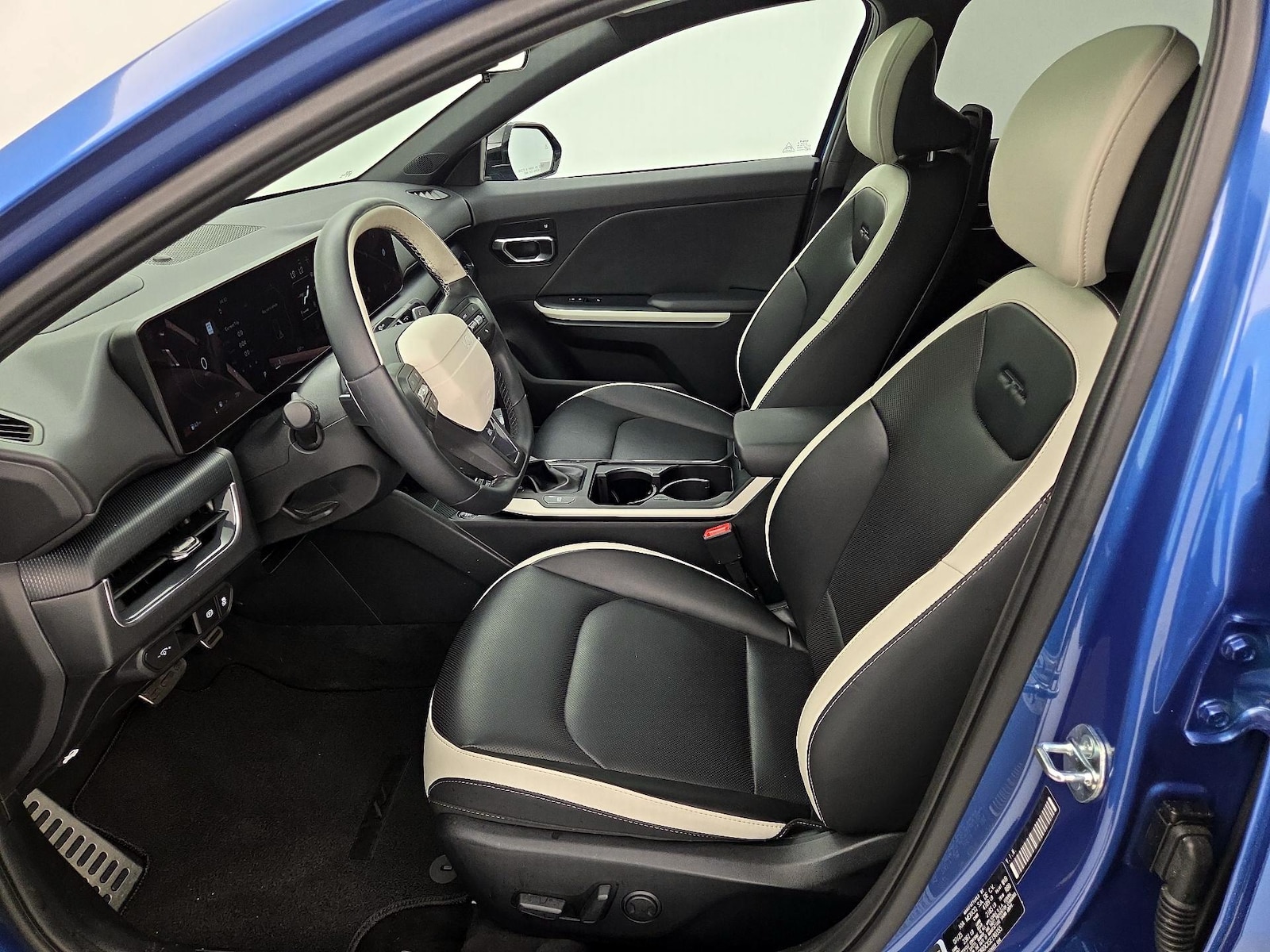 2025 Kia K4 GT-Line Turbo - Photo 12