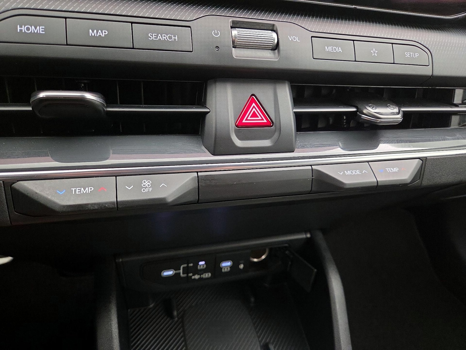 2025 Kia K4 GT-Line Turbo - Photo 18