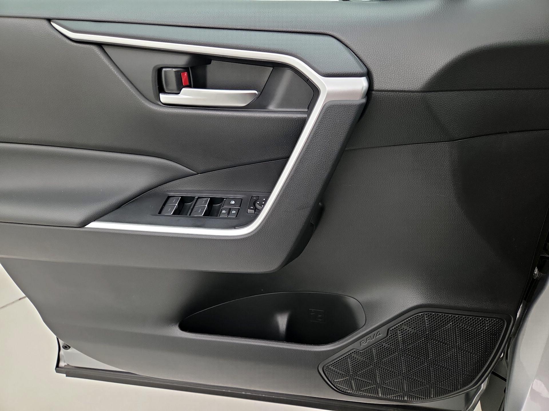 Thumbnail: 2025 Toyota RAV4 - 12