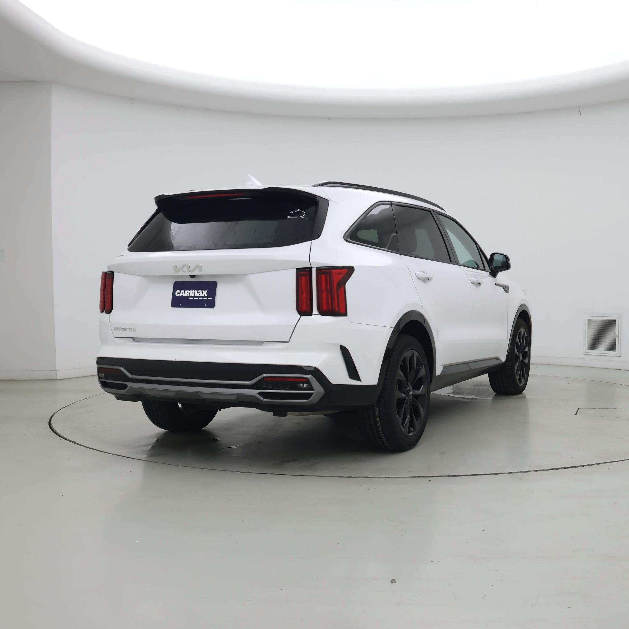 Thumbnail: 2023 Kia Sorento - 8