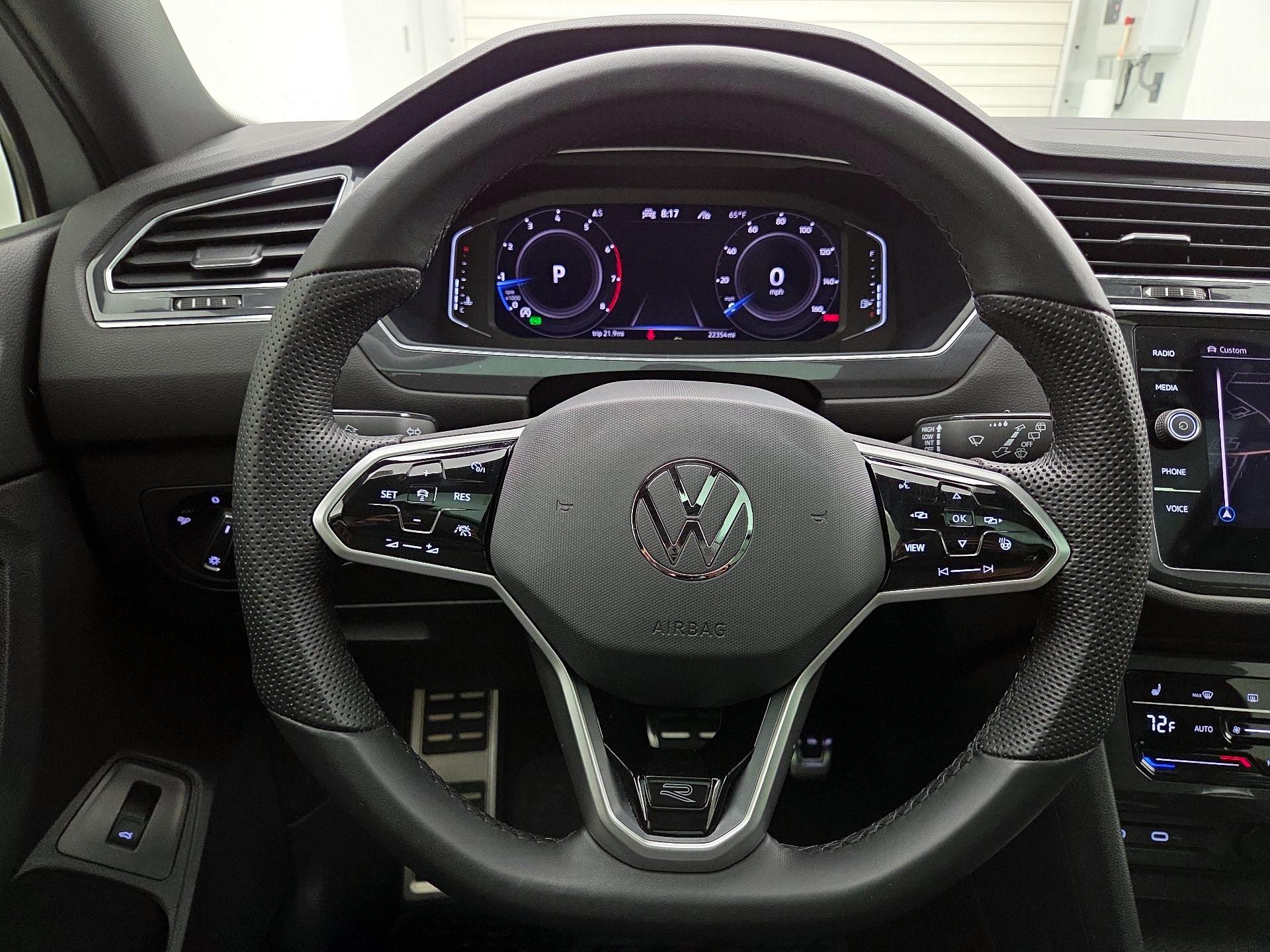 Thumbnail: 2022 Volkswagen Tiguan - 10