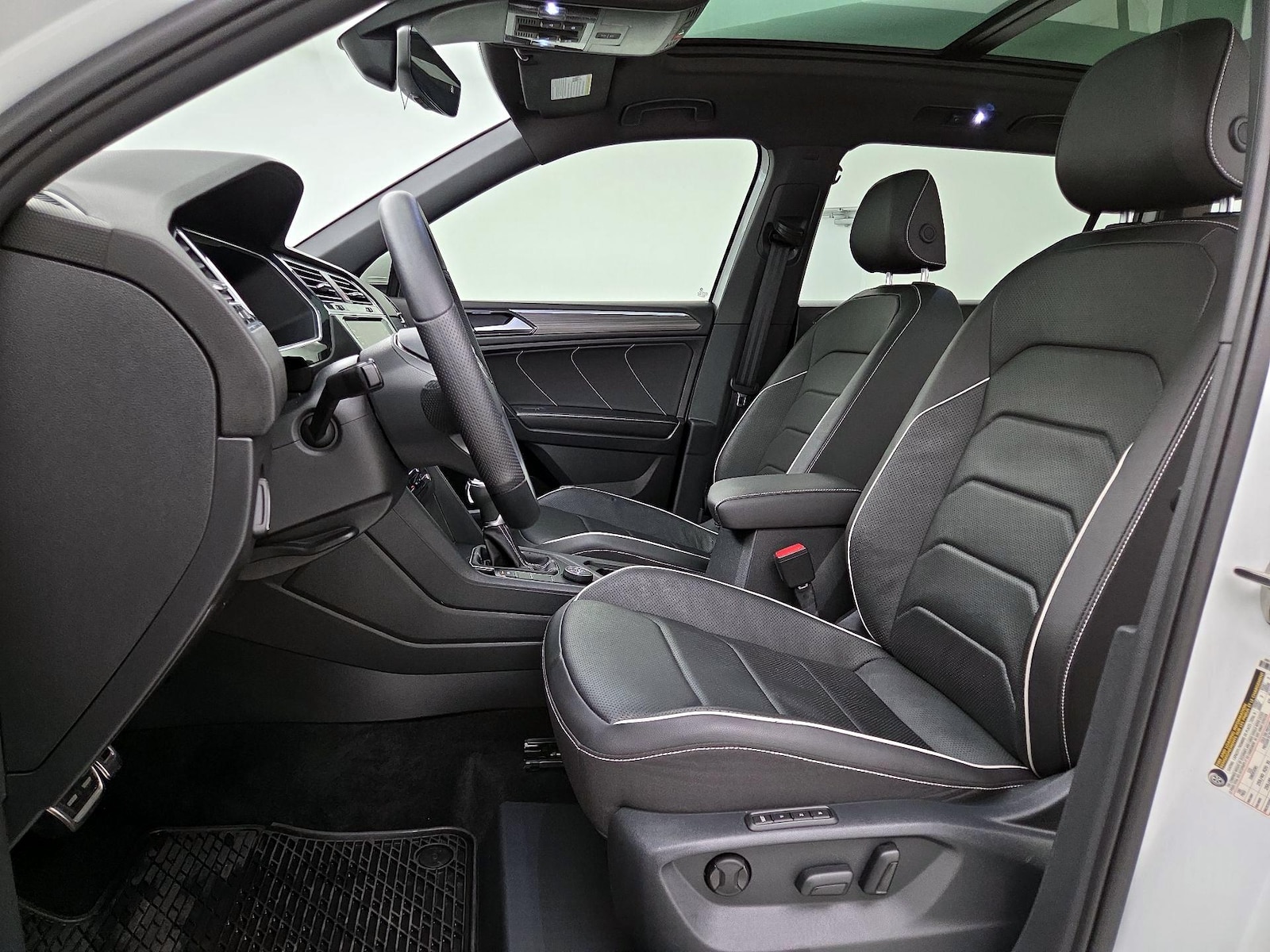 2022 Volkswagen Tiguan SEL R-LINE - Photo 12