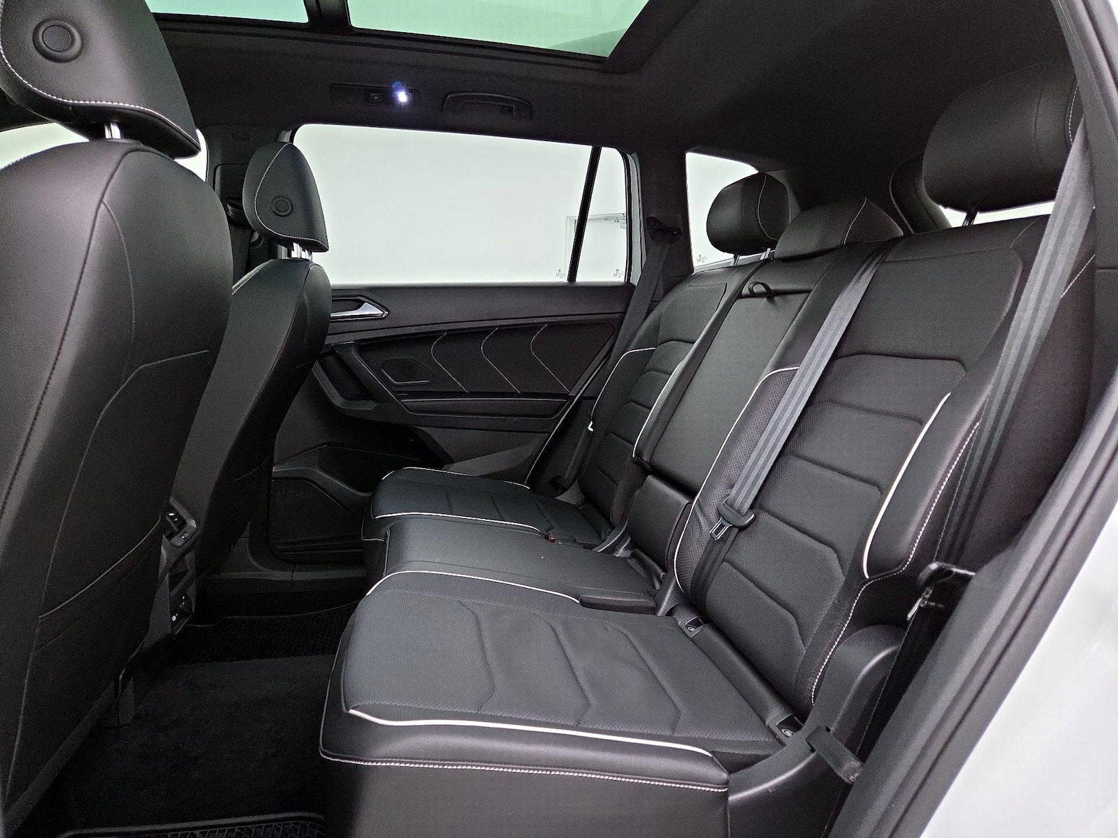 2022 Volkswagen Tiguan SEL R-LINE - Photo 22
