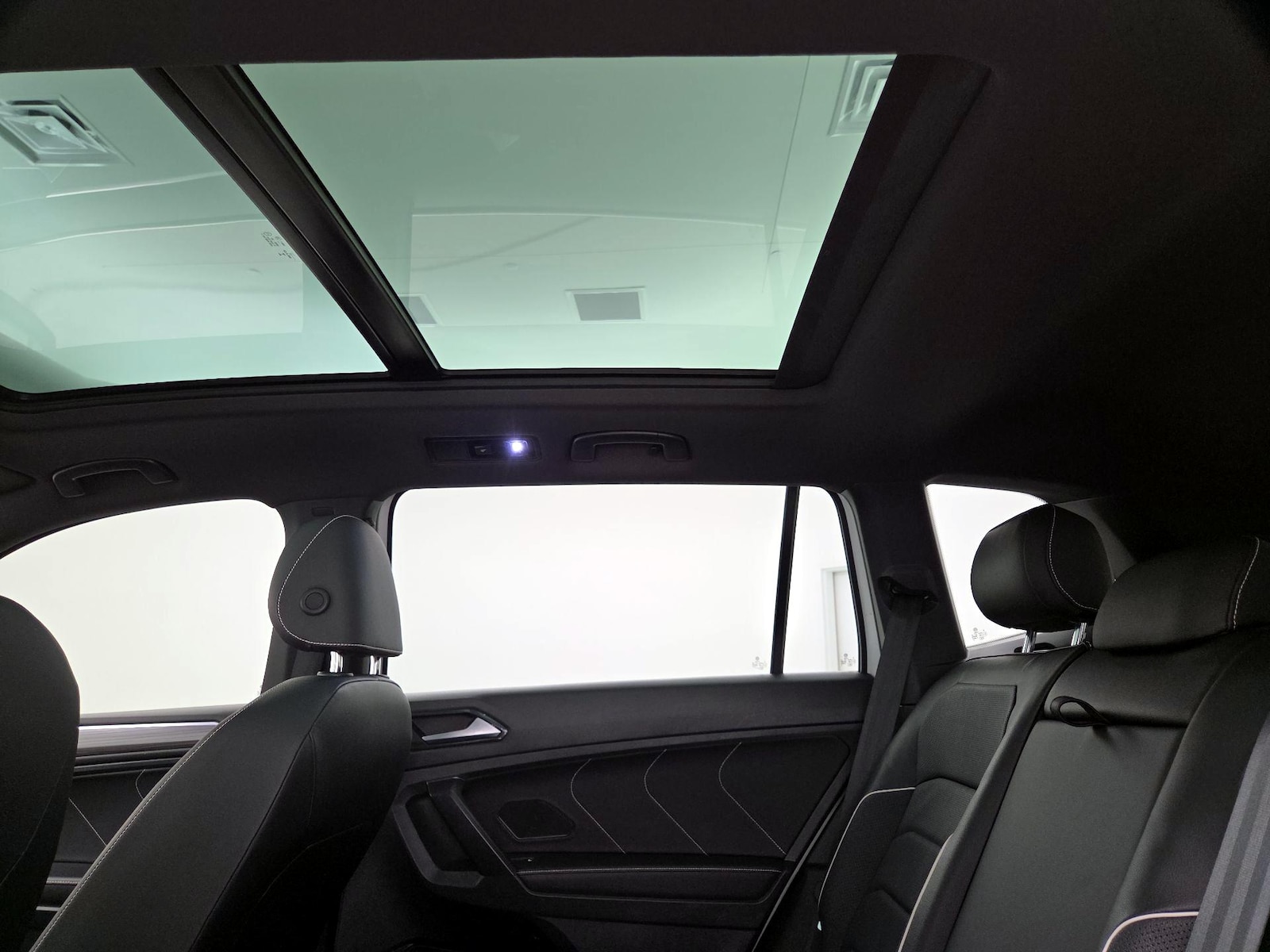 2022 Volkswagen Tiguan SEL R-LINE - Photo 26