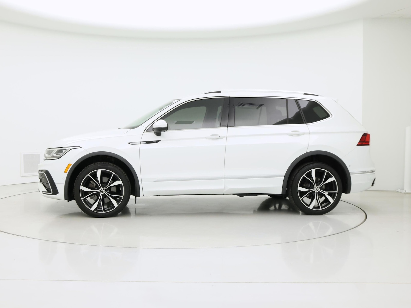 2022 Volkswagen Tiguan SEL R-LINE - Photo 4