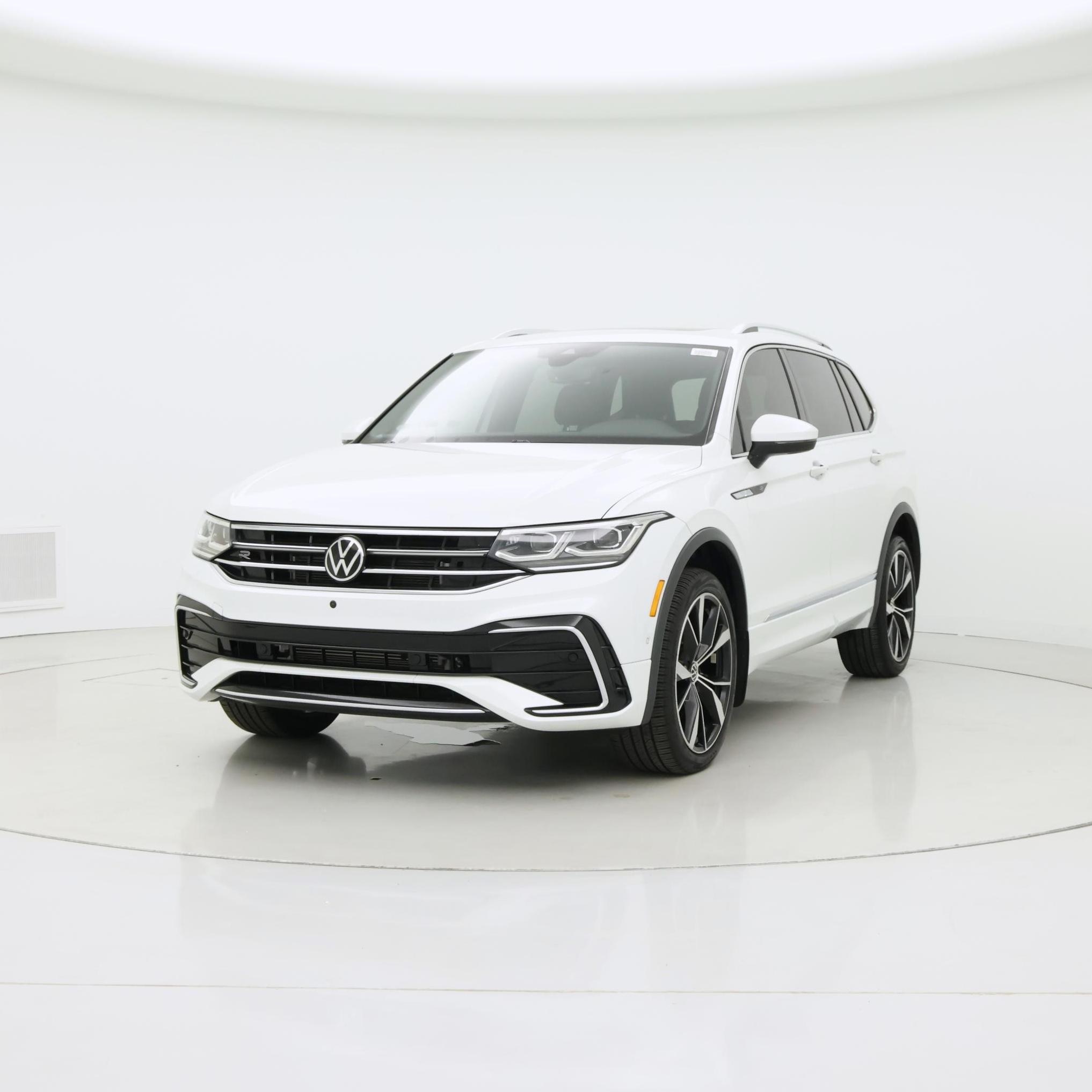 Thumbnail: 2022 Volkswagen Tiguan - 4