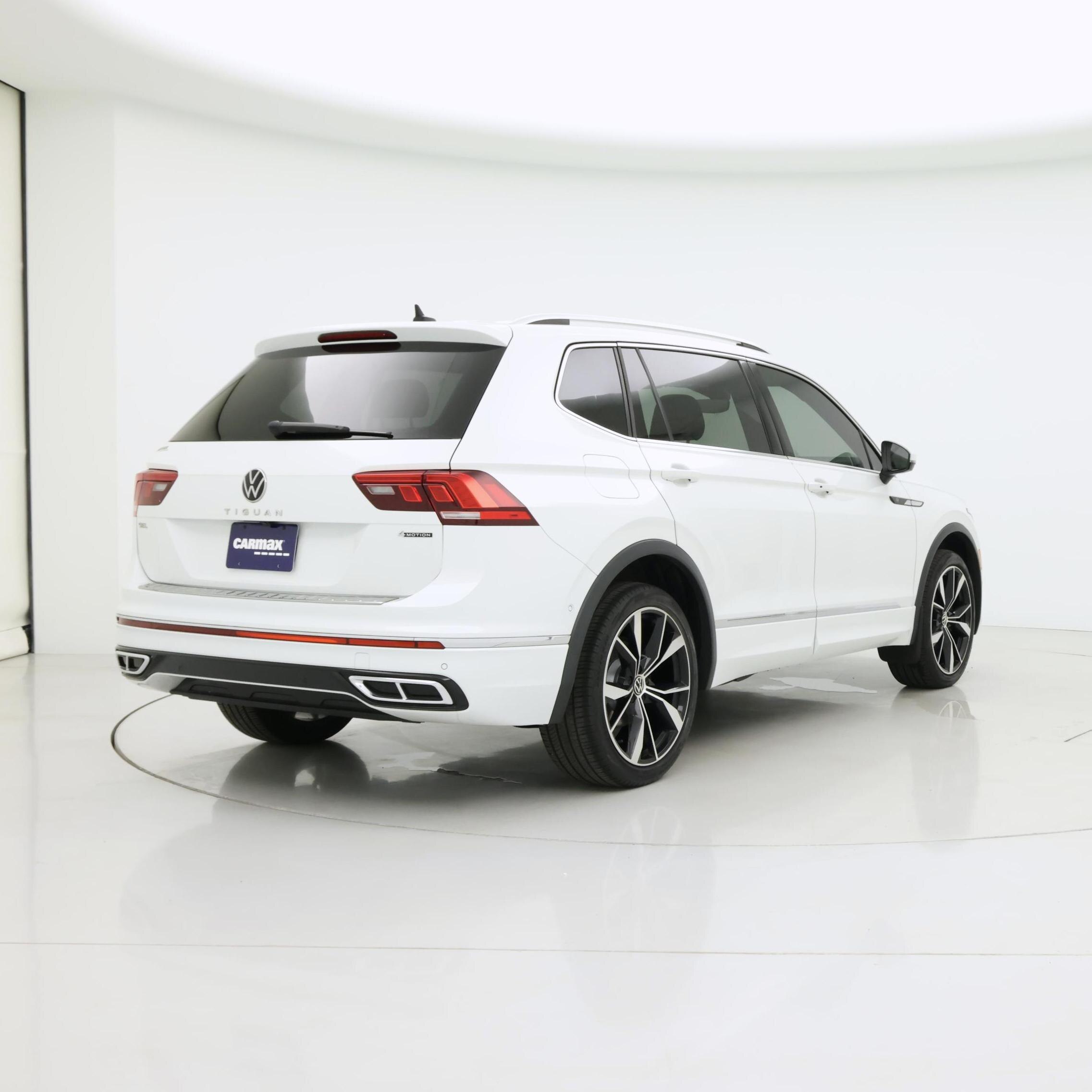 Thumbnail: 2022 Volkswagen Tiguan - 8