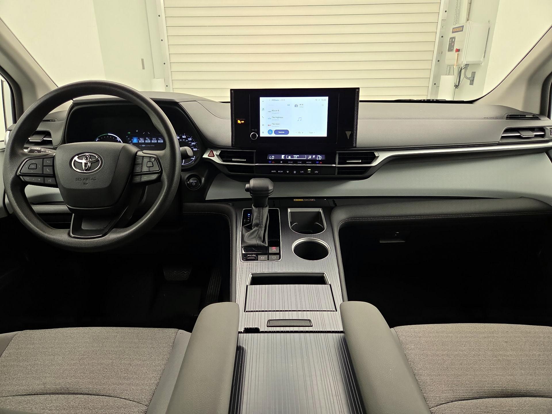 Thumbnail: 2025 Toyota Sienna - 9