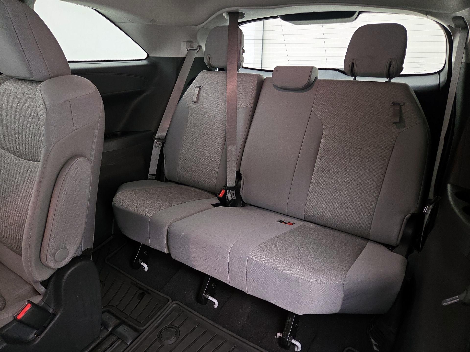 Thumbnail: 2025 Toyota Sienna - 20