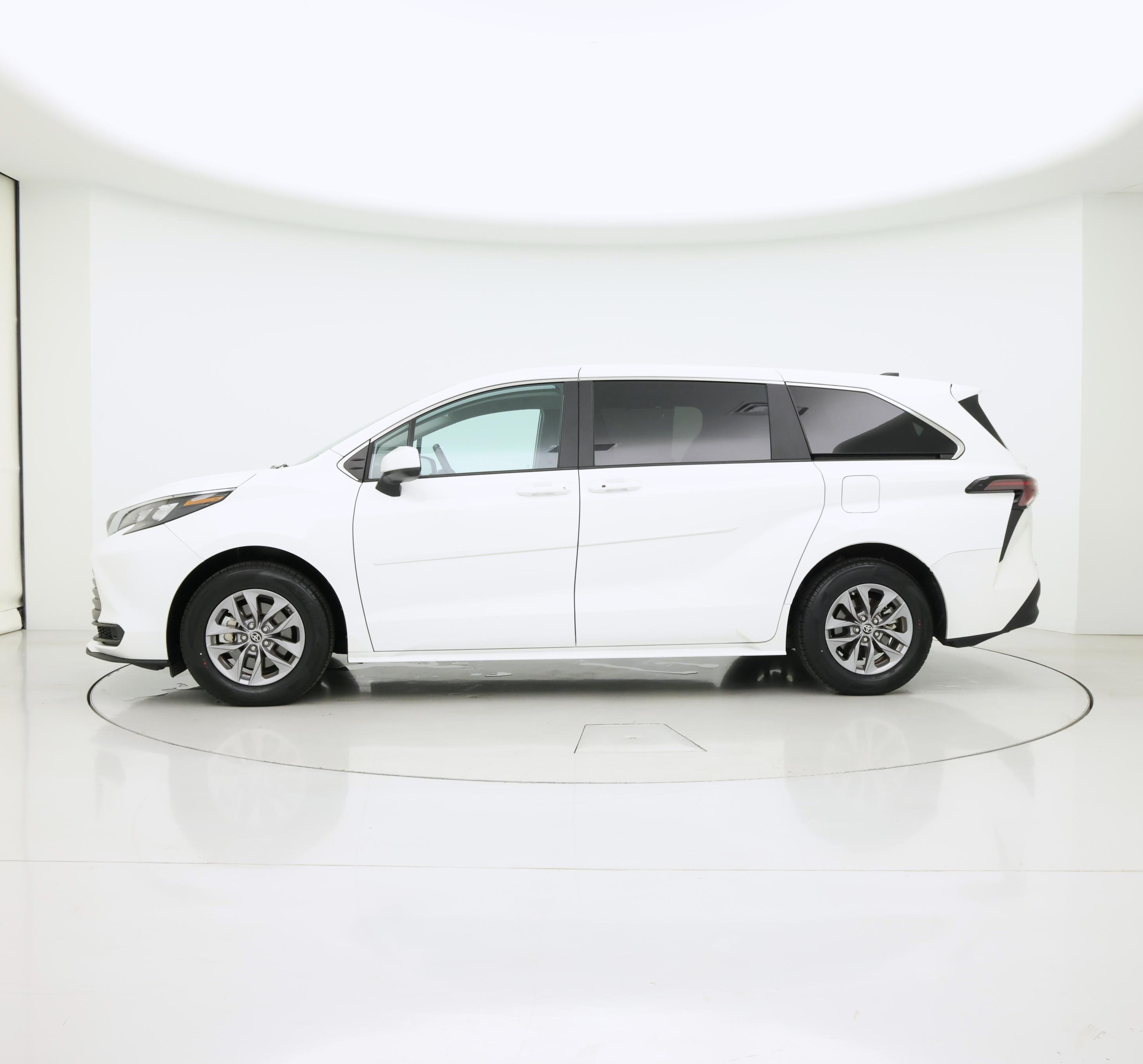 Thumbnail: 2025 Toyota Sienna - 3