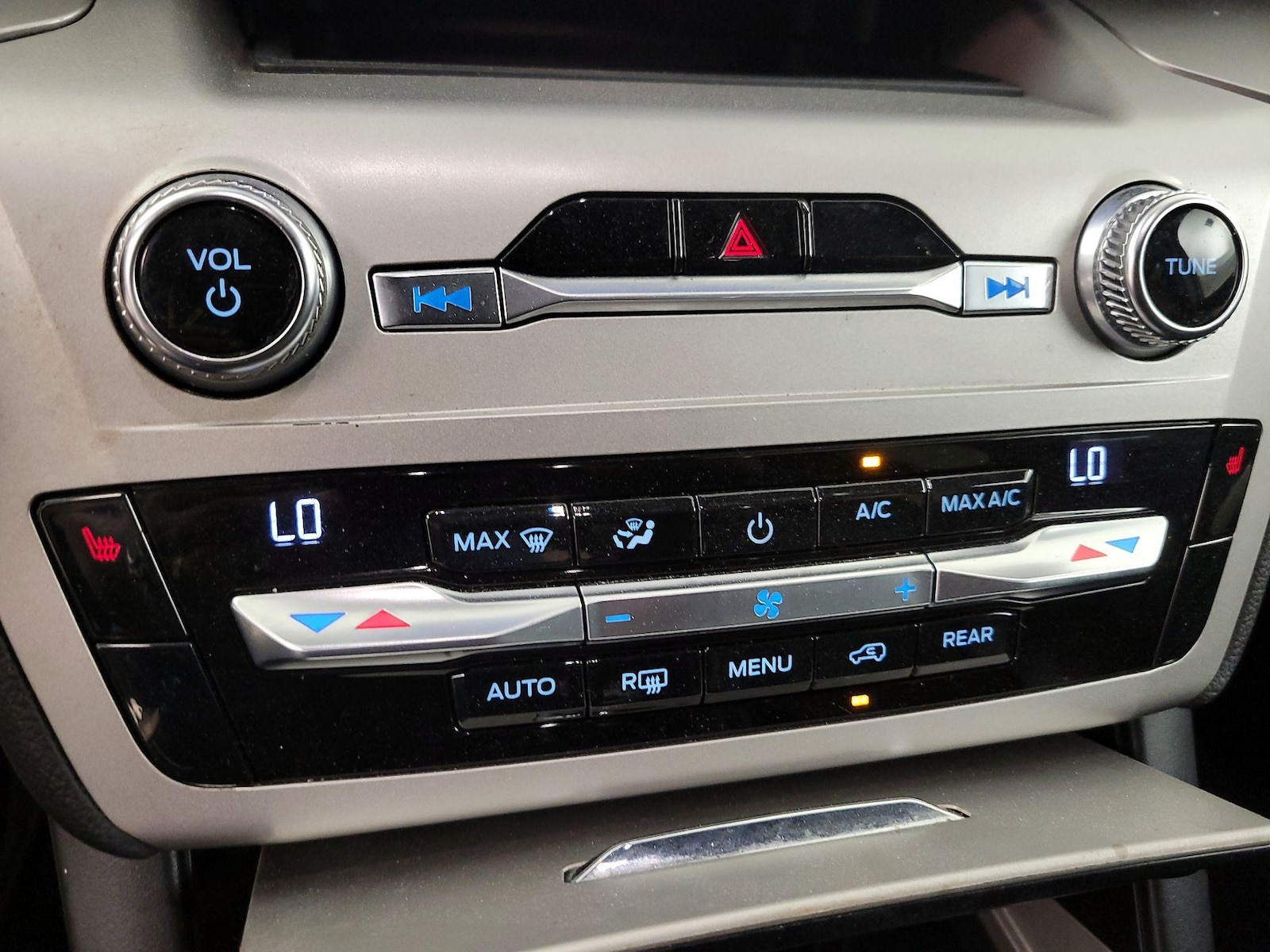 2021 Ford Explorer XLT - Photo 17