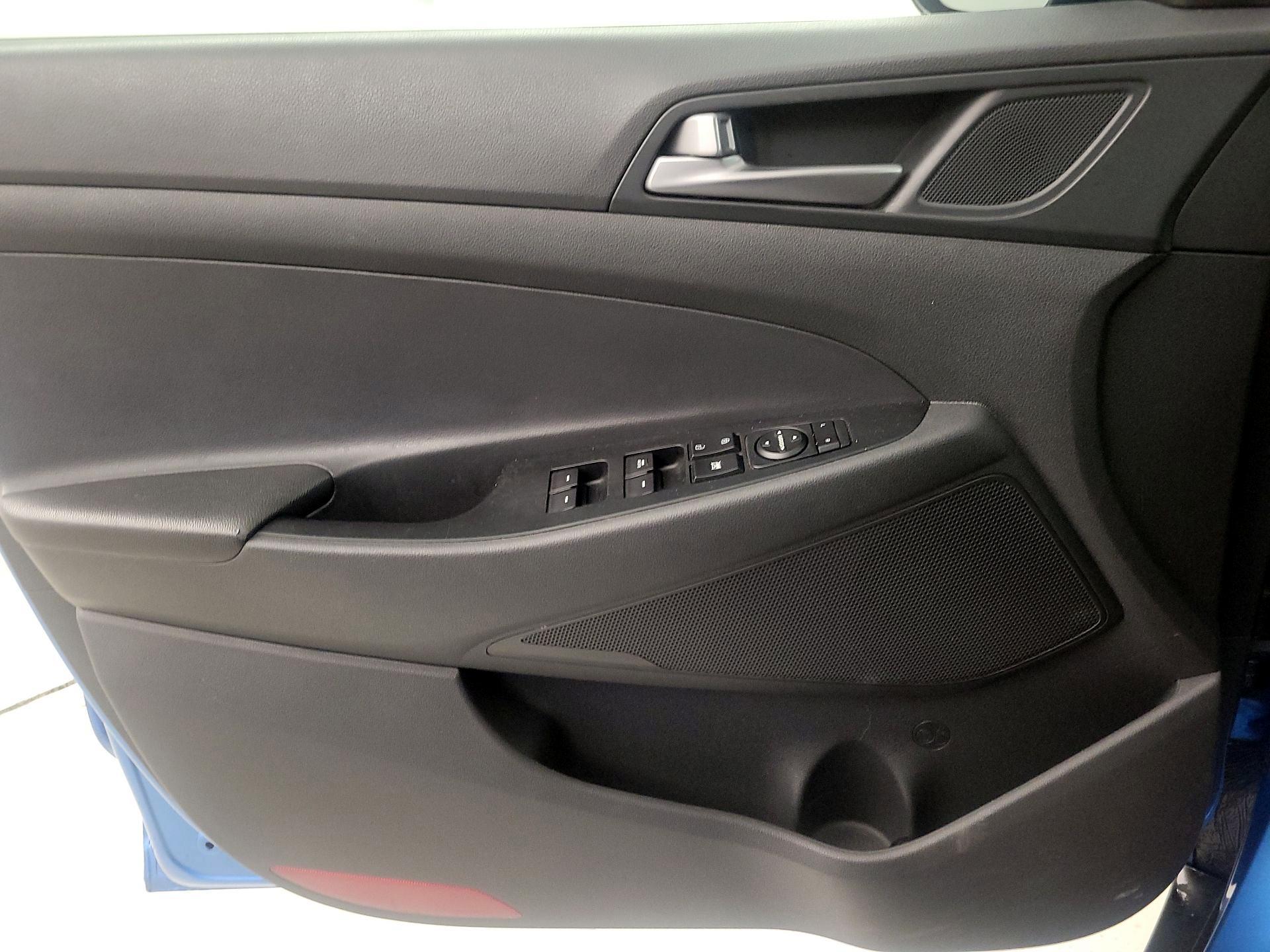 Thumbnail: 2017 Hyundai Tucson - 12