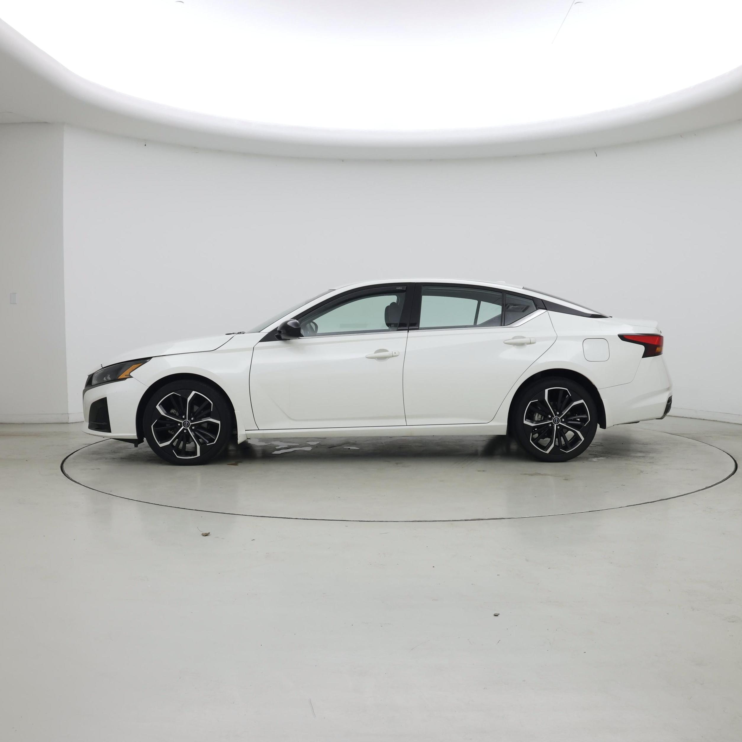 Thumbnail: 2023 Nissan Altima - 3