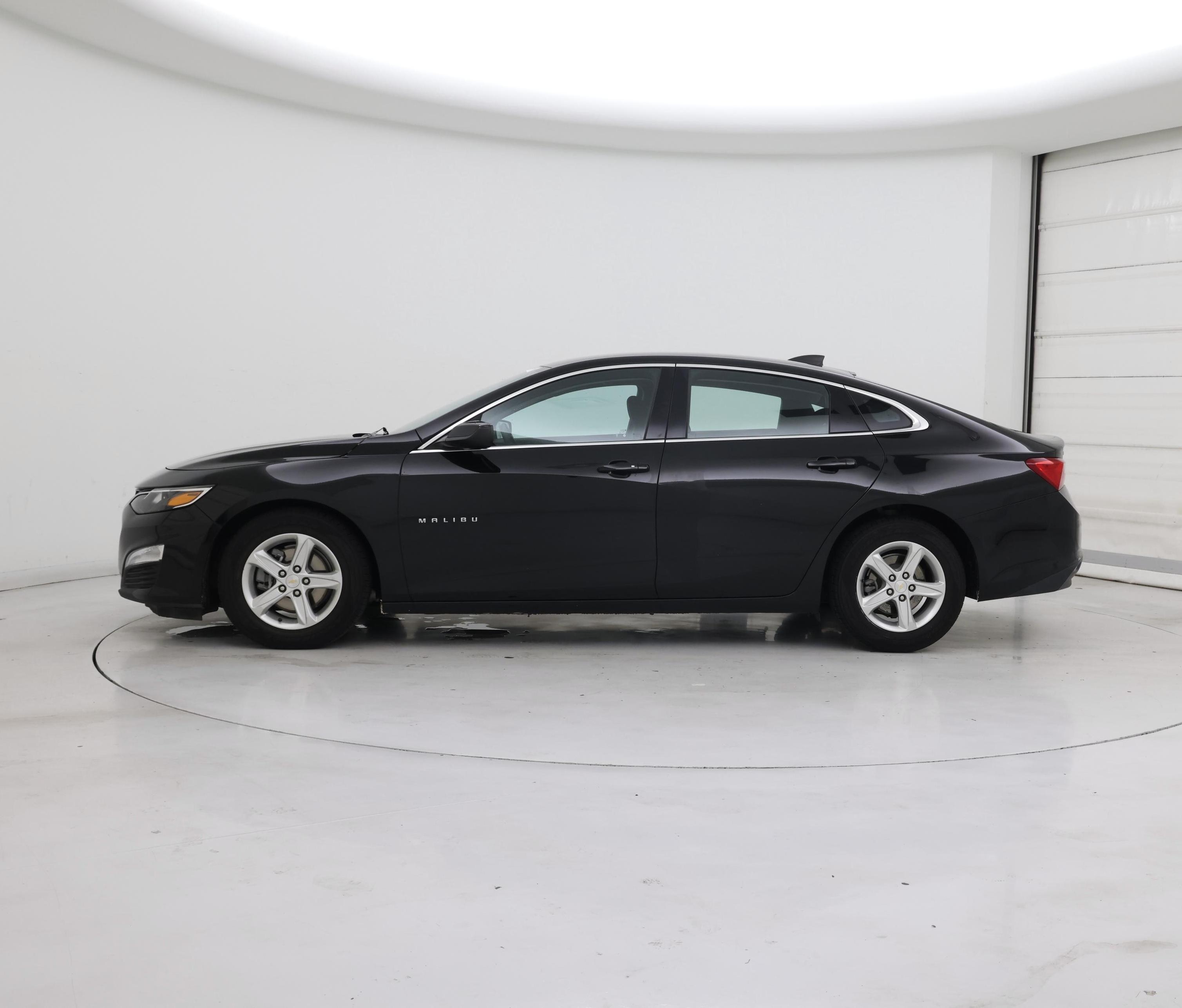 Thumbnail: 2022 Chevrolet Malibu - 3