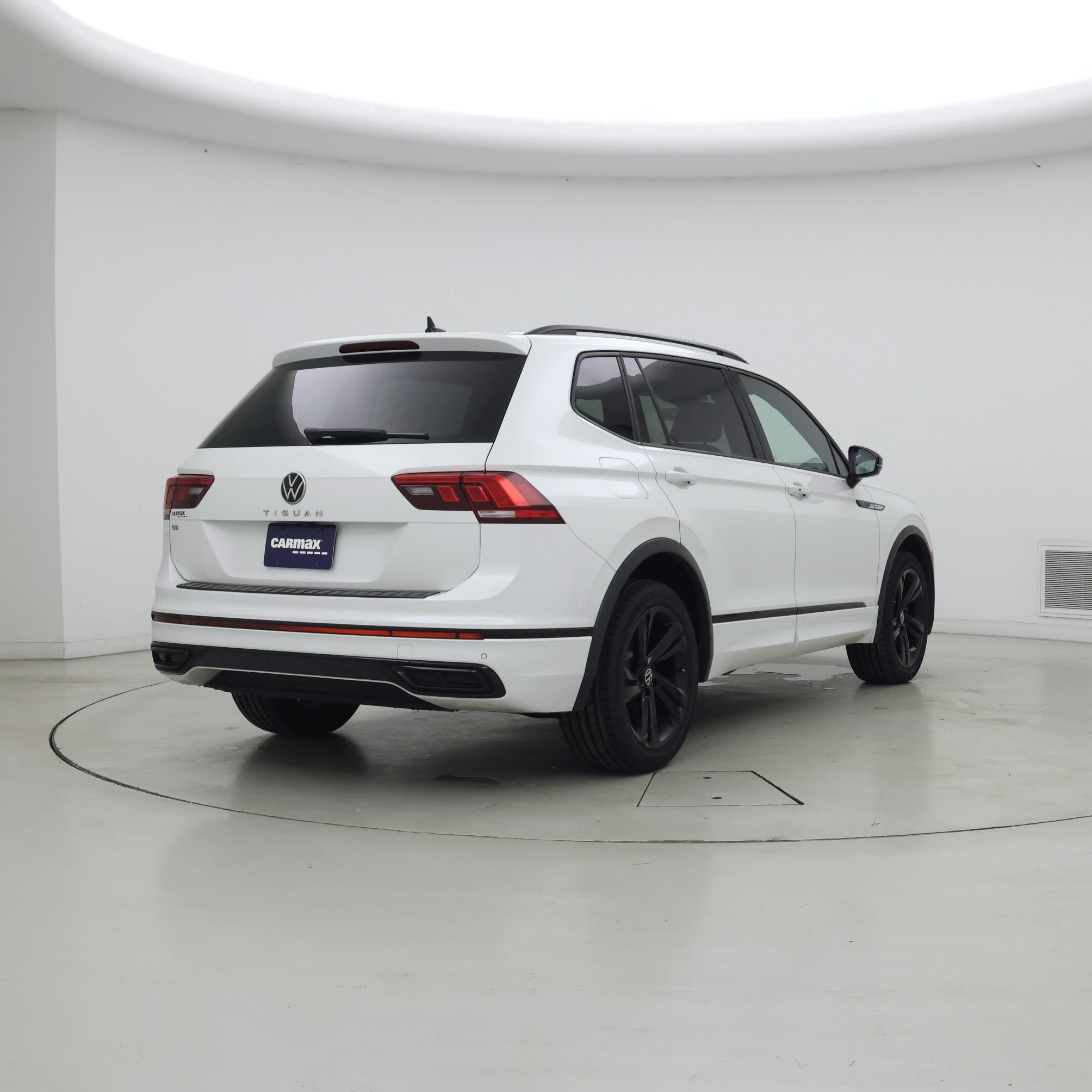 Thumbnail: 2023 Volkswagen Tiguan - 8