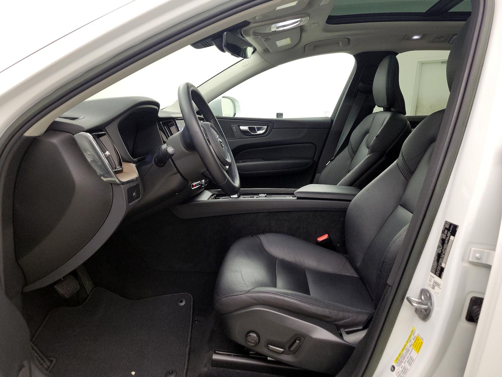 2023 Volvo XC60 Plus - Photo 12