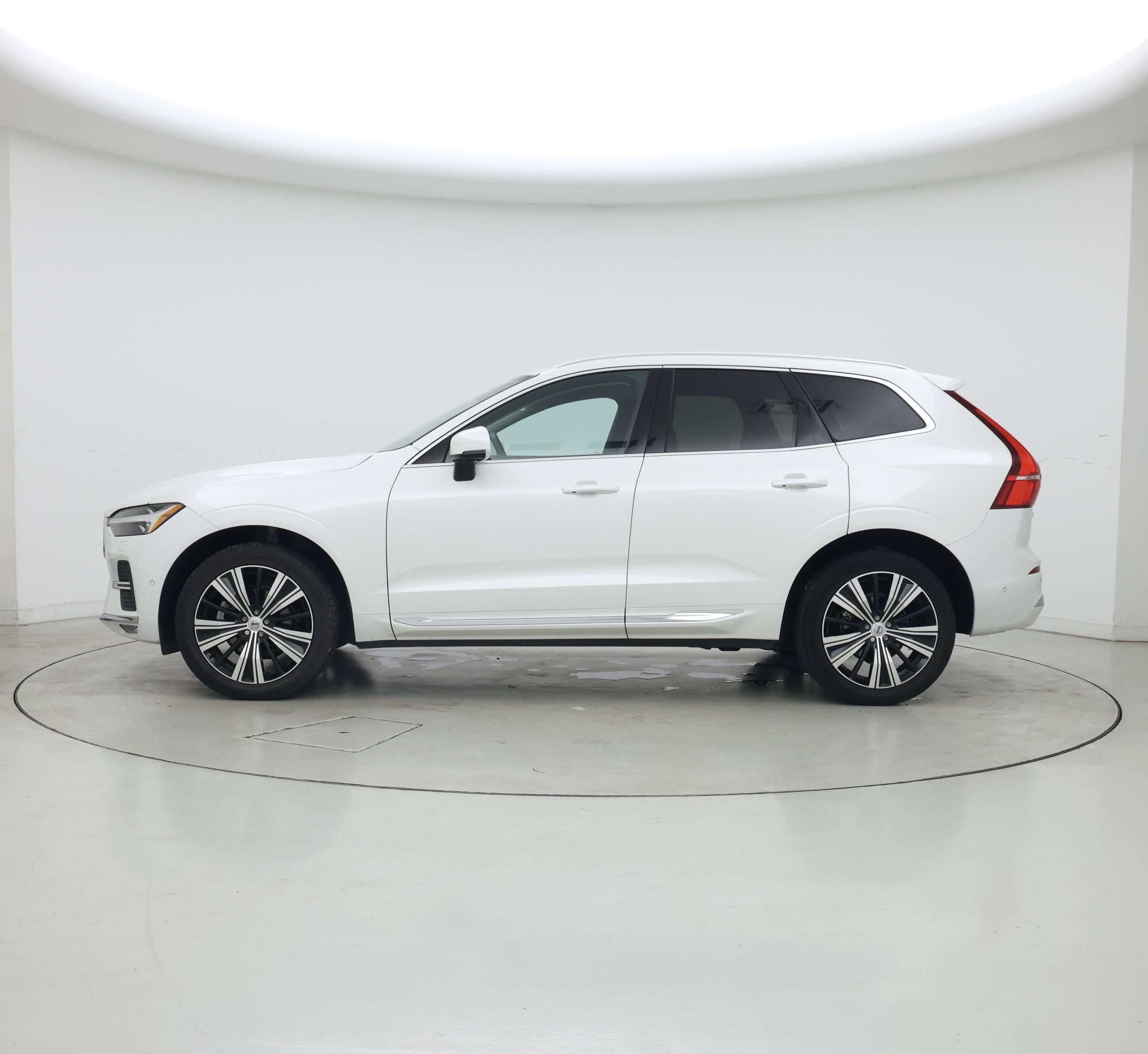 Thumbnail: 2023 Volvo XC60 - 3