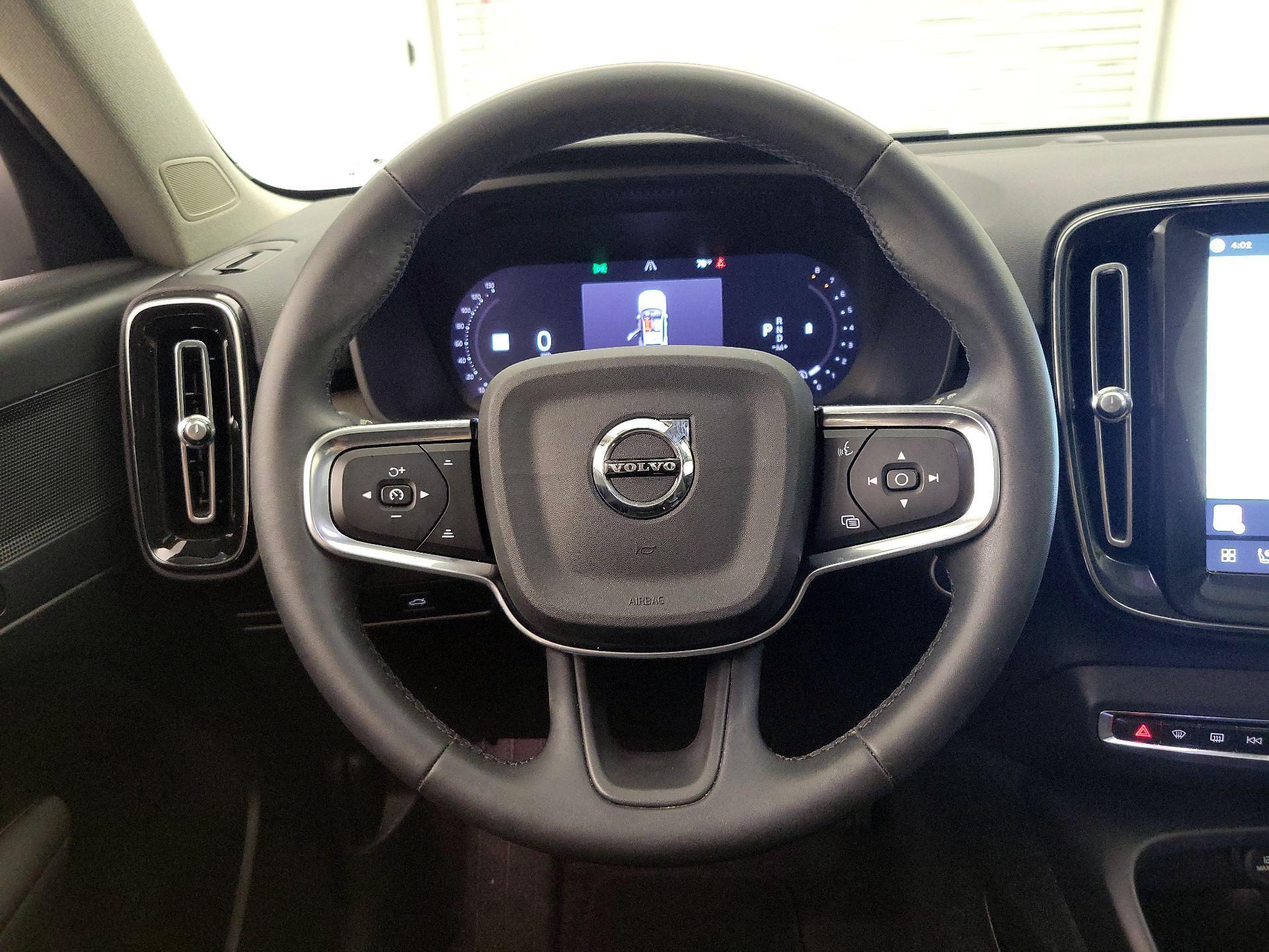 Thumbnail: 2024 Volvo XC40 - 10