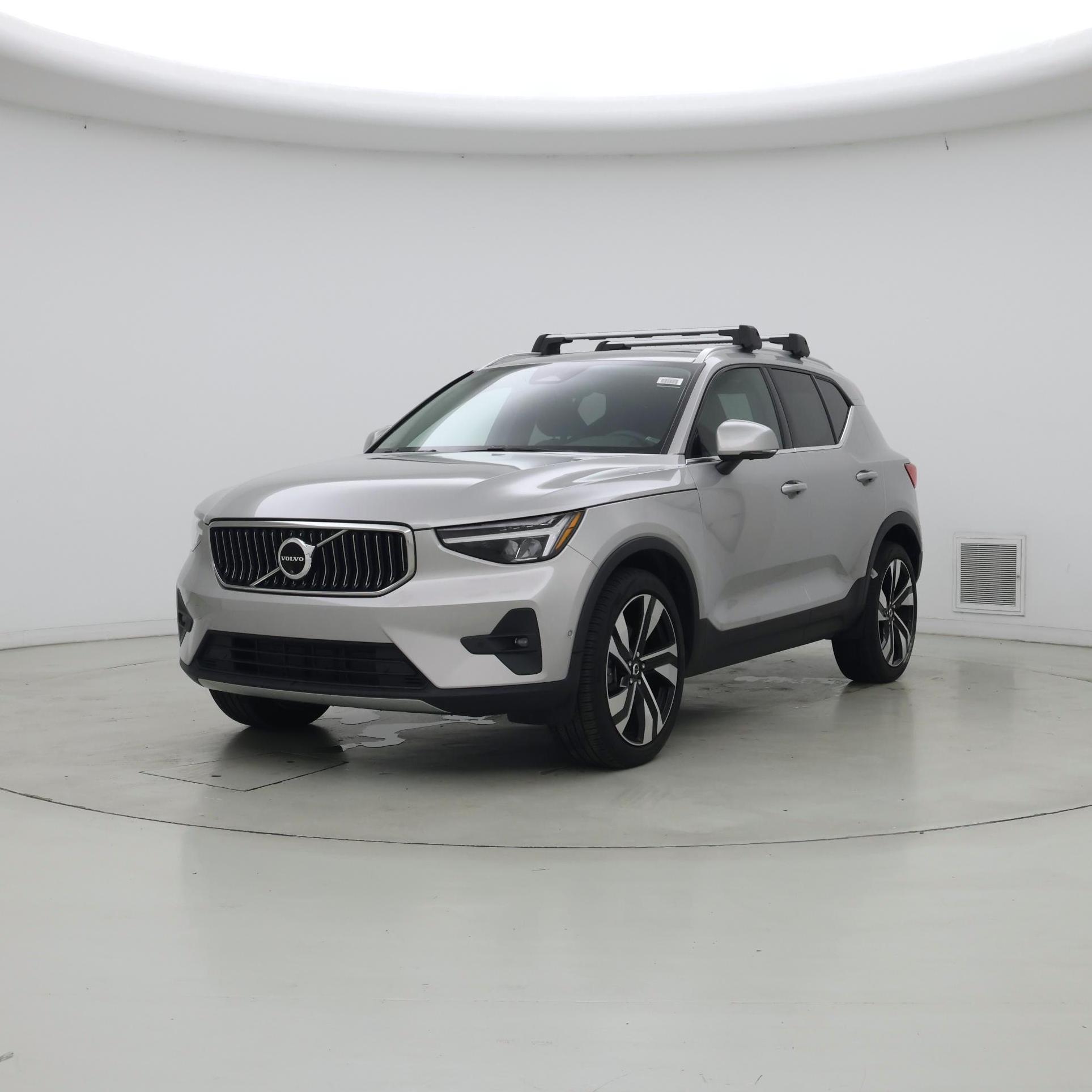 Thumbnail: 2024 Volvo XC40 - 4