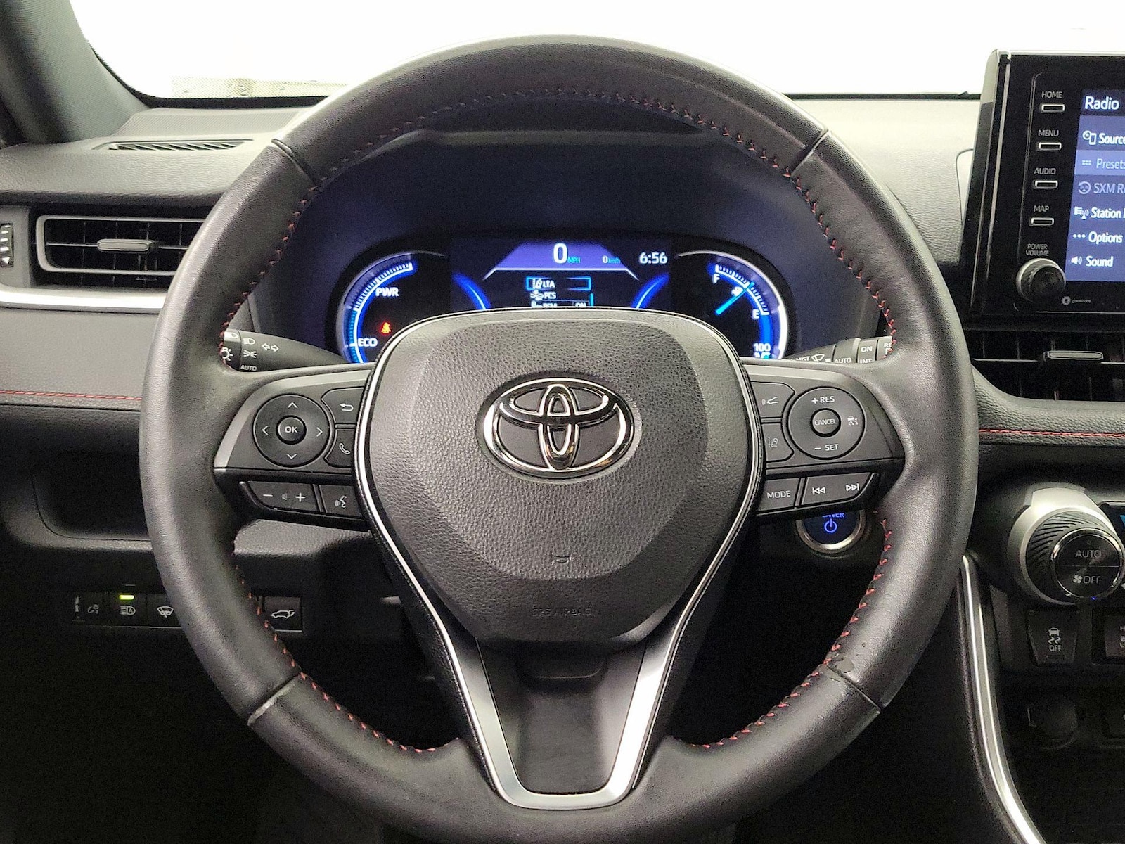 2022 Toyota RAV4 SE - Photo 11