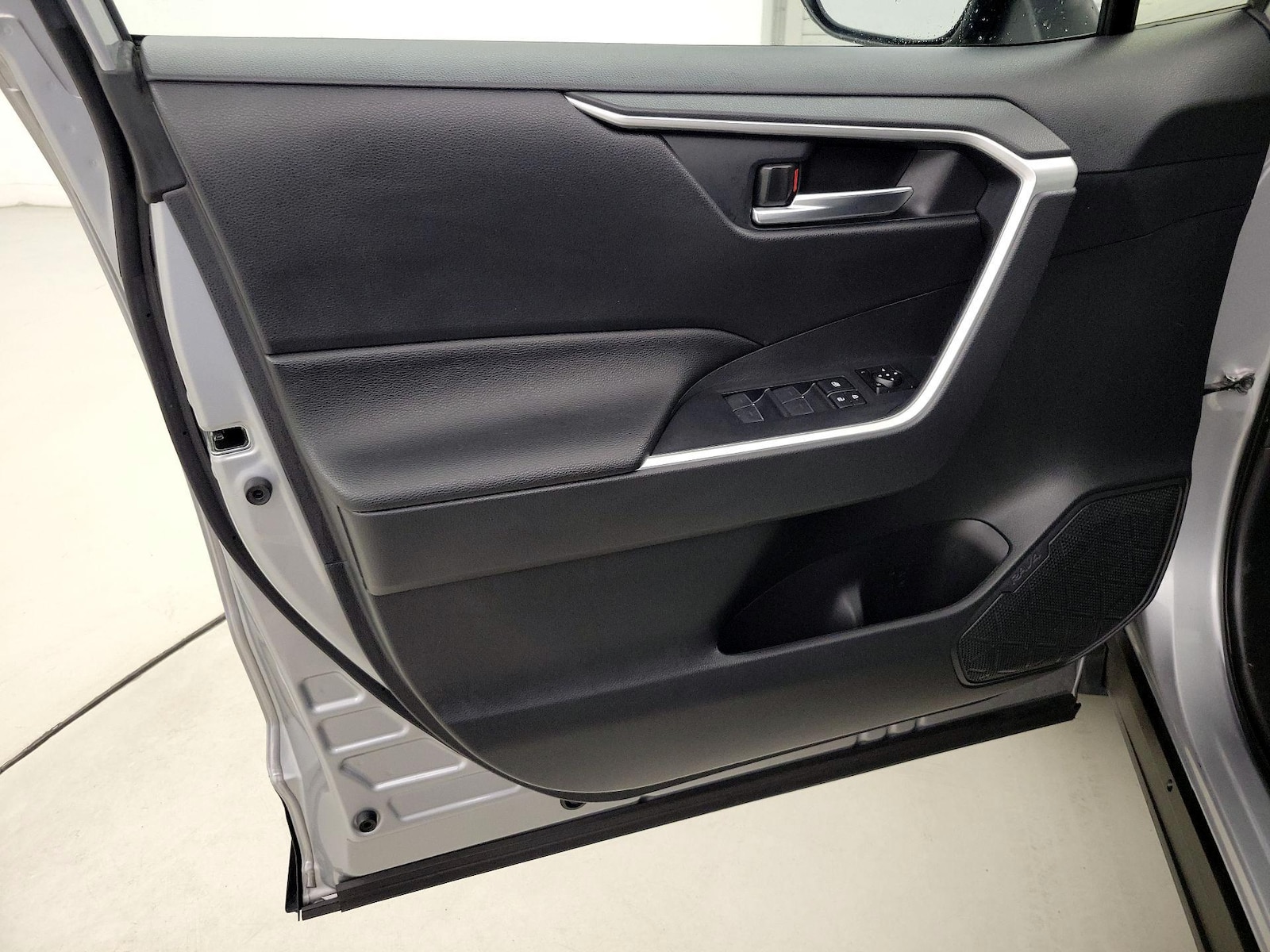 2022 Toyota RAV4 SE - Photo 13