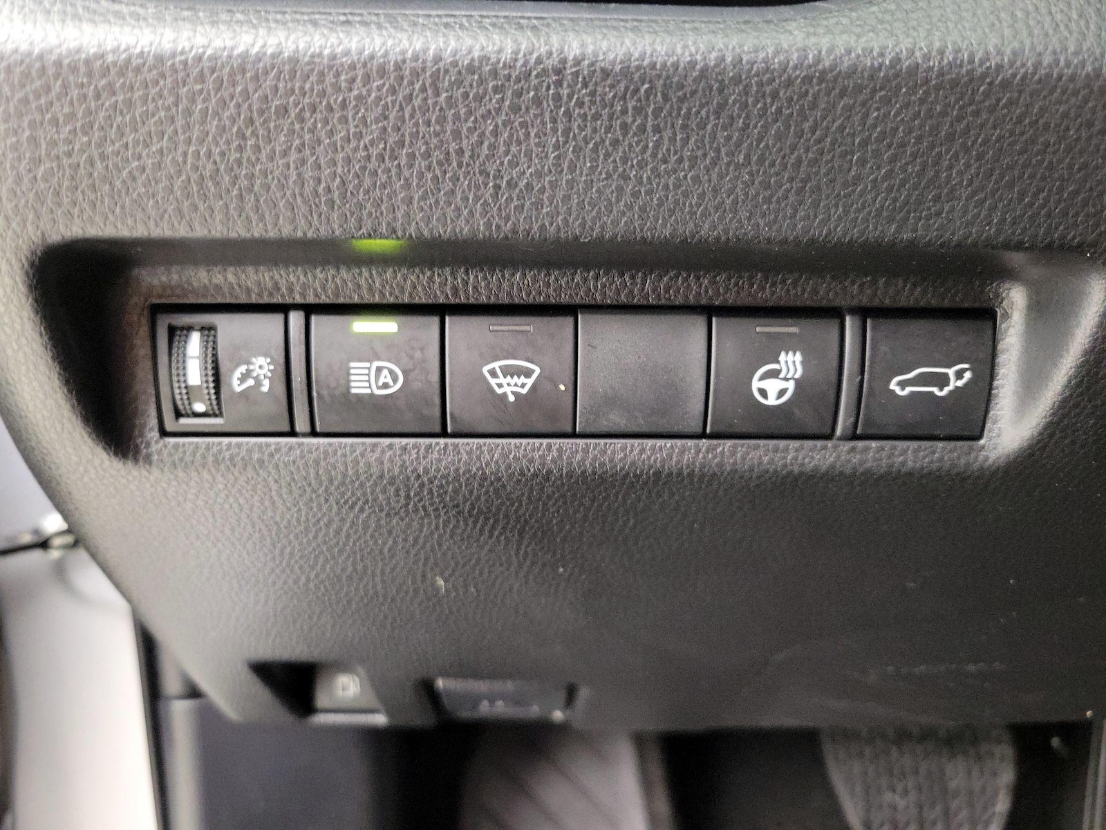 2022 Toyota RAV4 SE - Photo 14