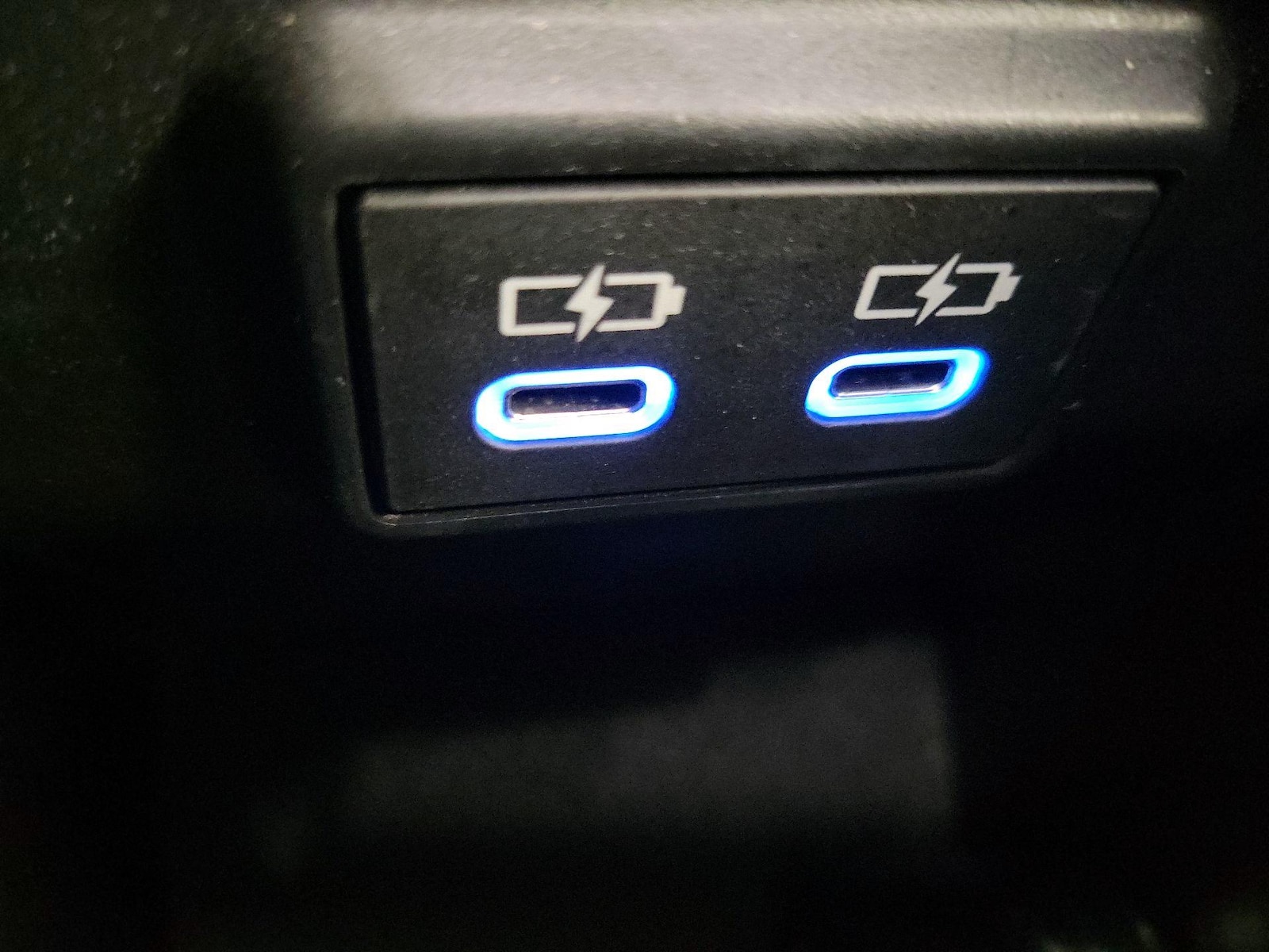2022 Toyota RAV4 SE - Photo 19