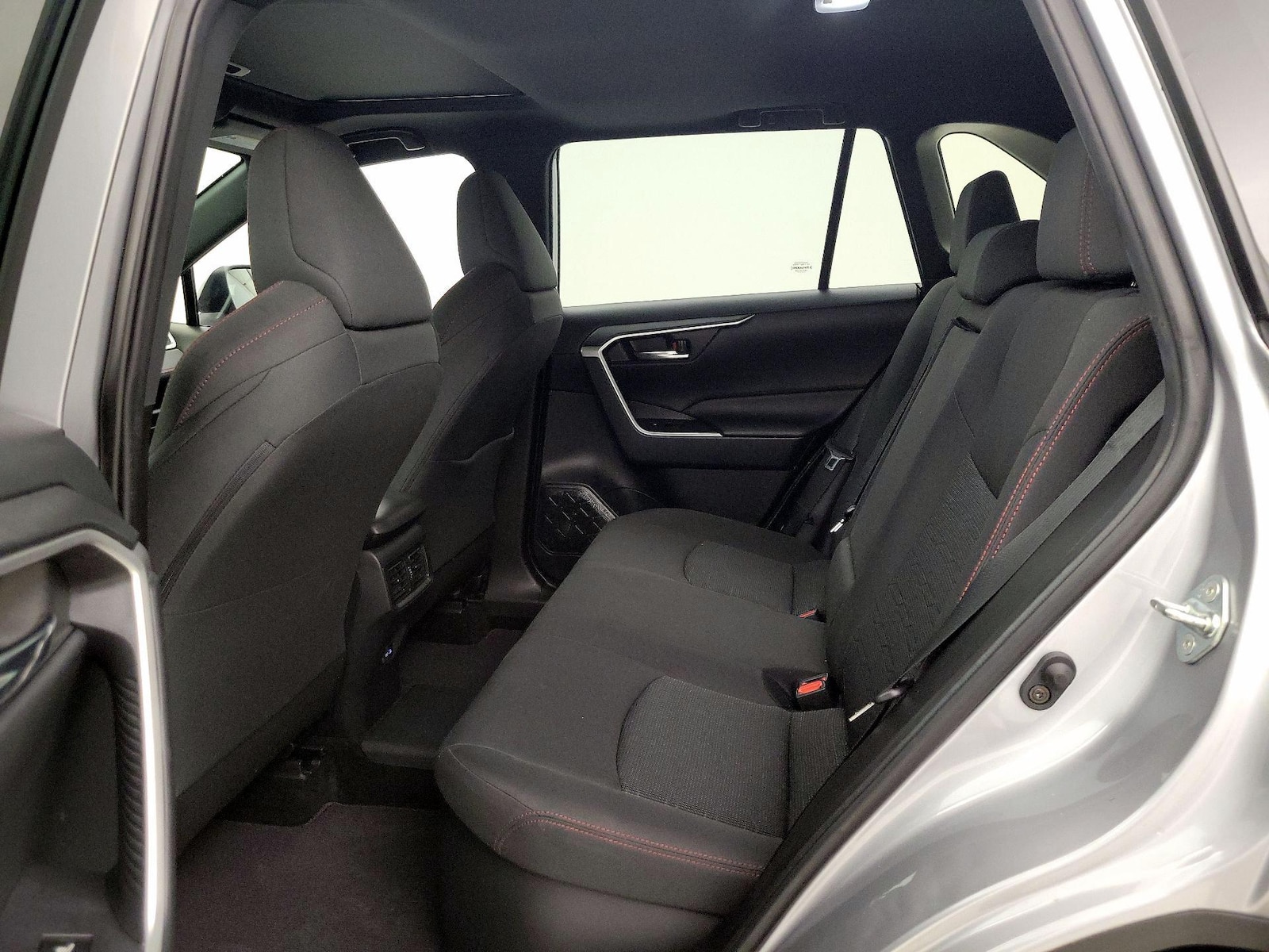 2022 Toyota RAV4 SE - Photo 21