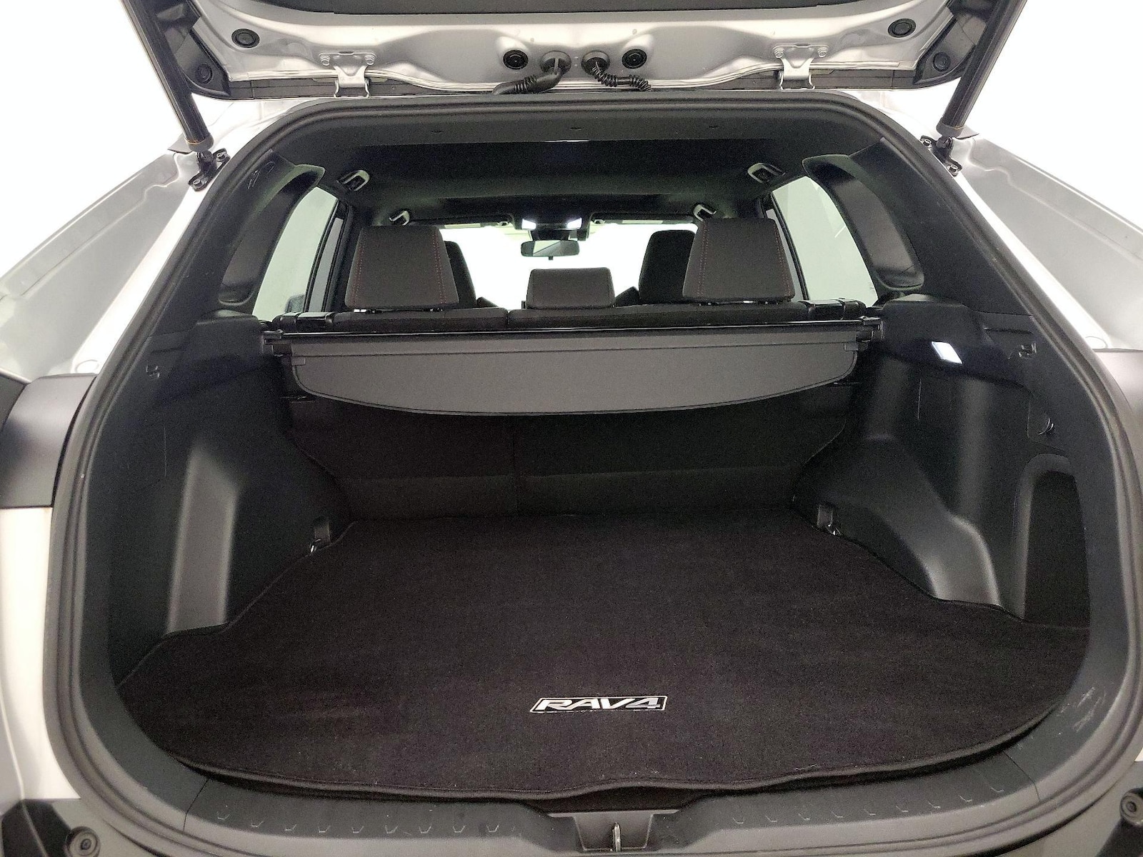 2022 Toyota RAV4 SE - Photo 22