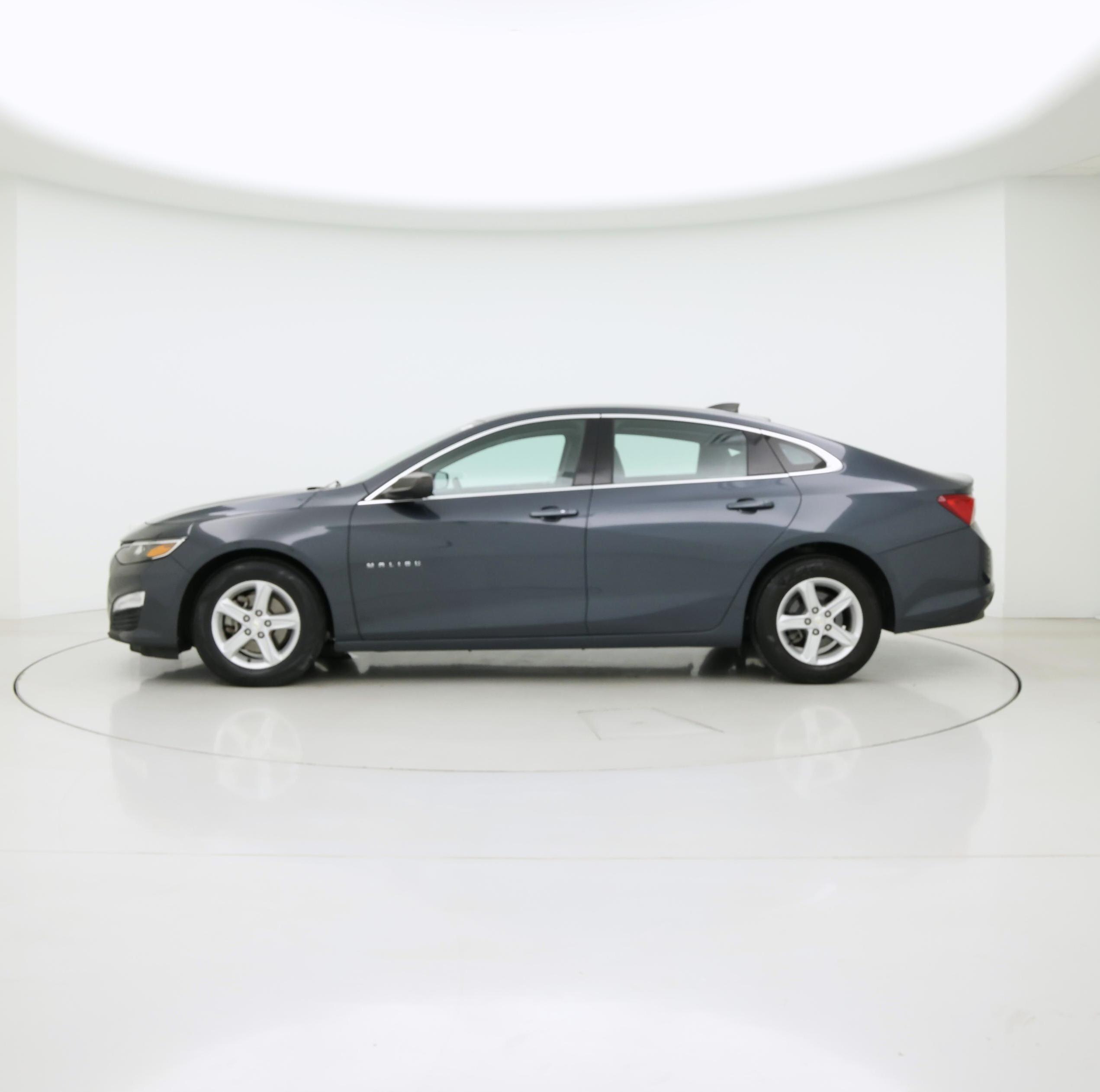 Thumbnail: 2020 Chevrolet Malibu - 3
