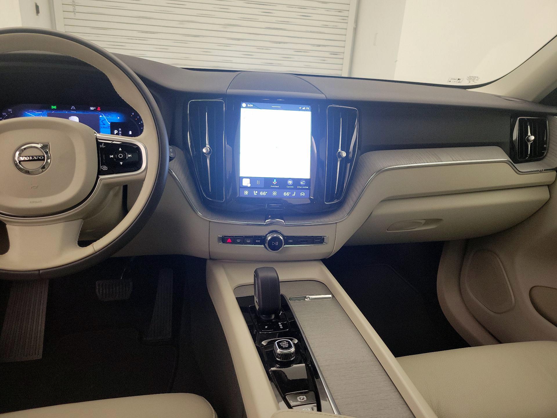 Thumbnail: 2025 Volvo XC60 - 9