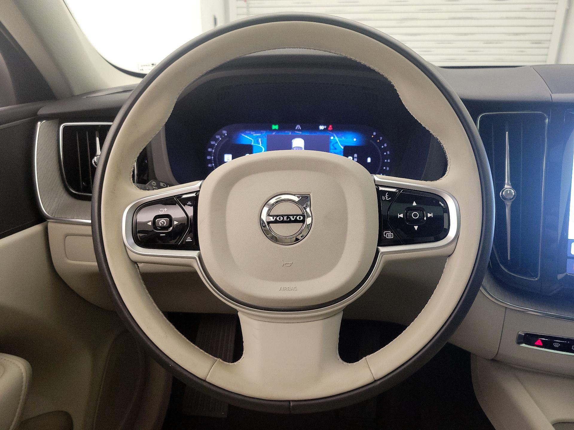 Thumbnail: 2025 Volvo XC60 - 10