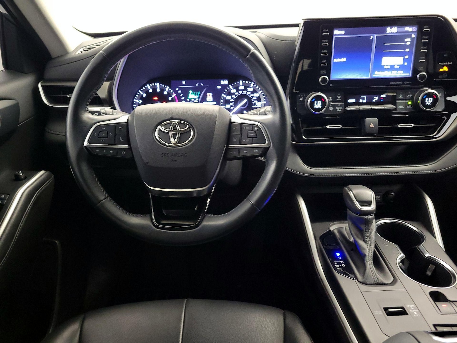 2021 Toyota Highlander XLE - Photo 11