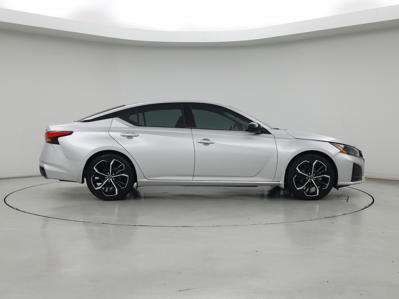 2024 Nissan Altima SR - Photo 8