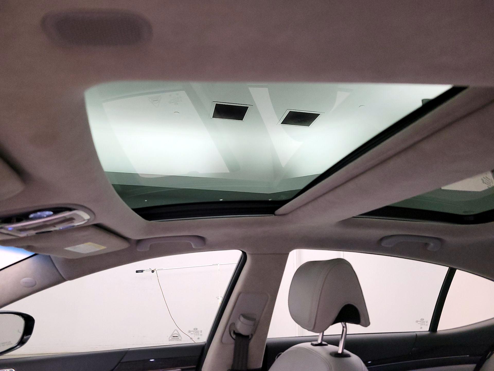 Thumbnail: 2016 Kia Cadenza - 20