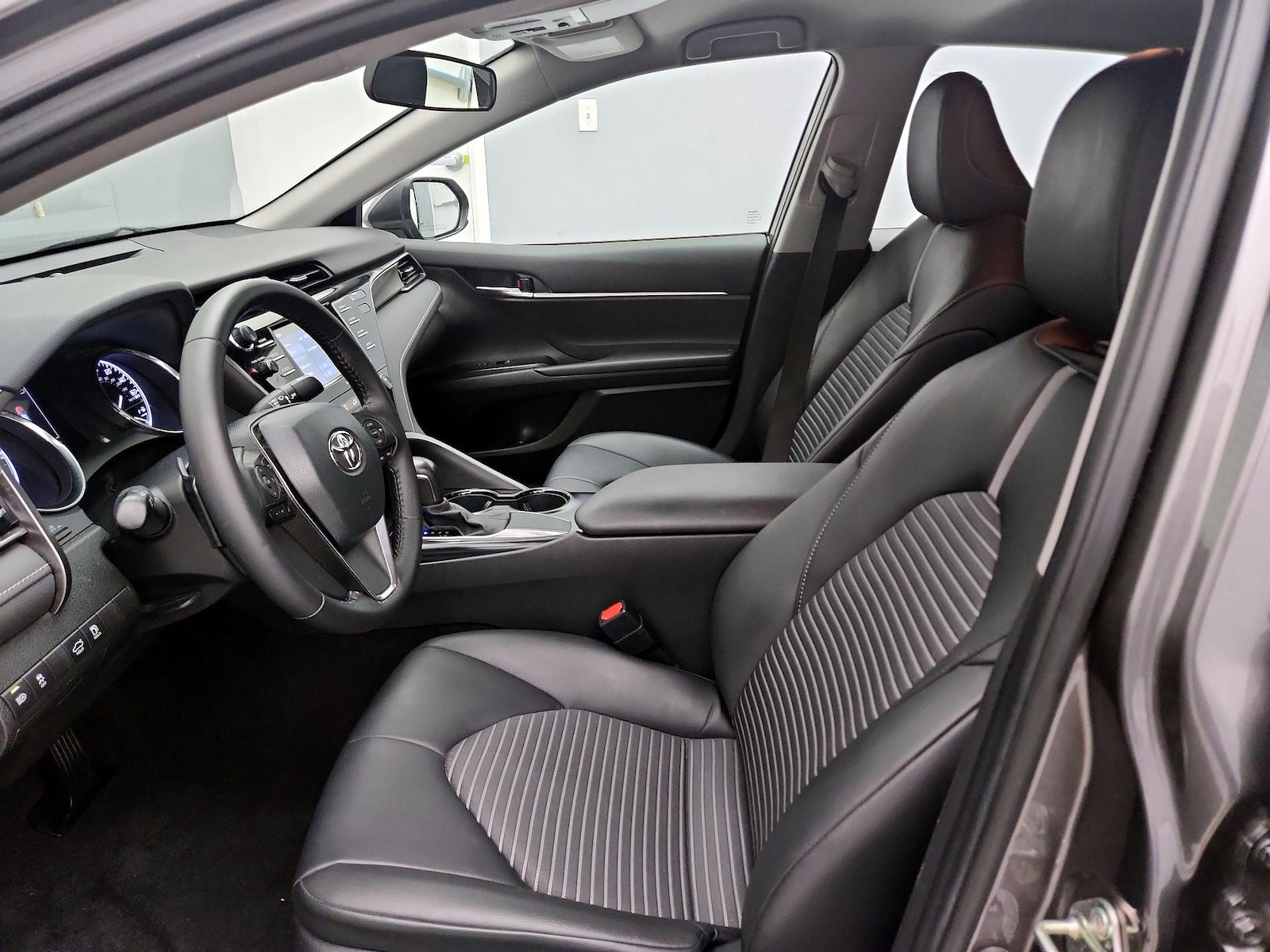 Power Seat(s) & Side Airbags