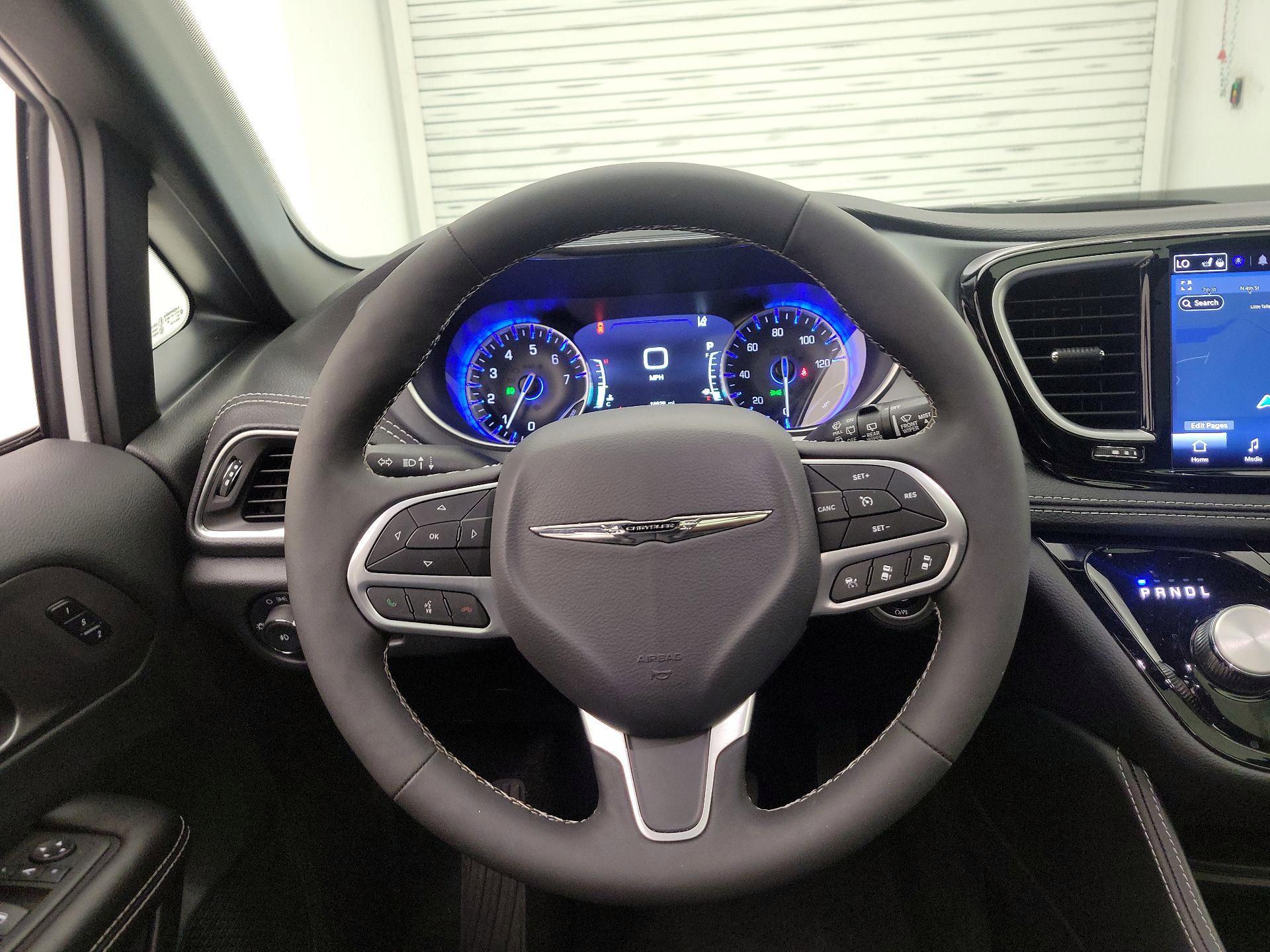 Thumbnail: 2026 Chrysler Pacifica - 10