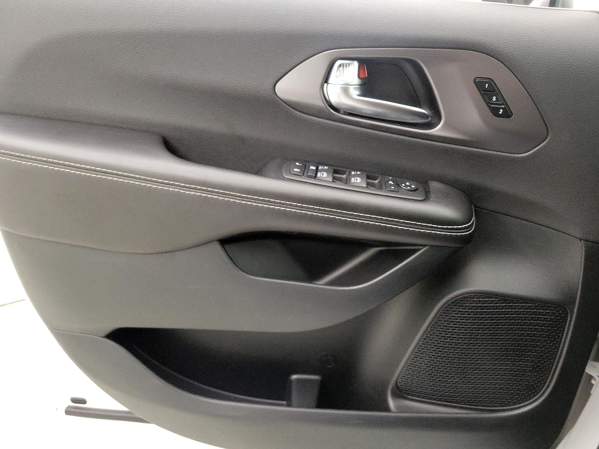 Thumbnail: 2026 Chrysler Pacifica - 12