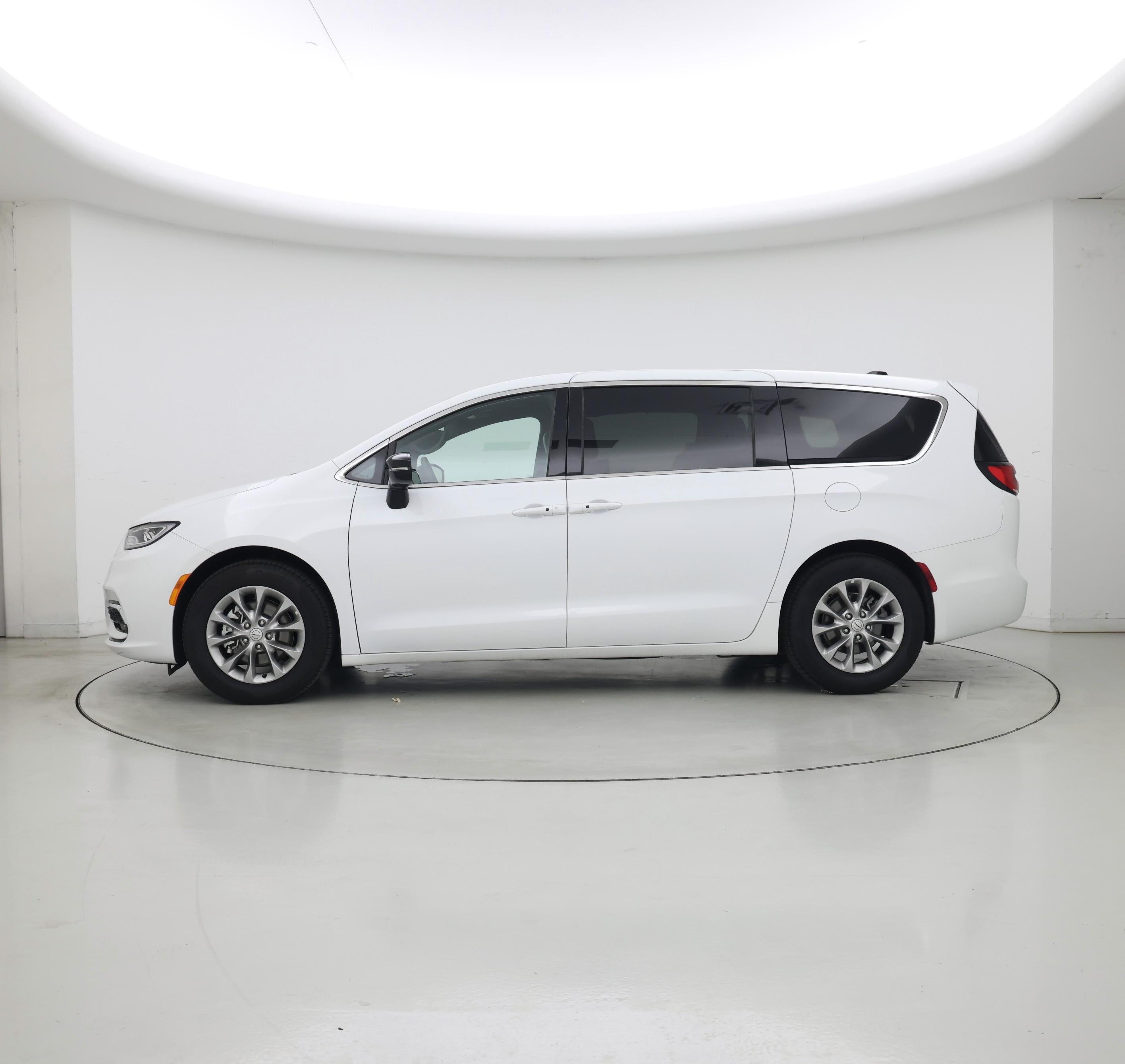 Thumbnail: 2026 Chrysler Pacifica - 3