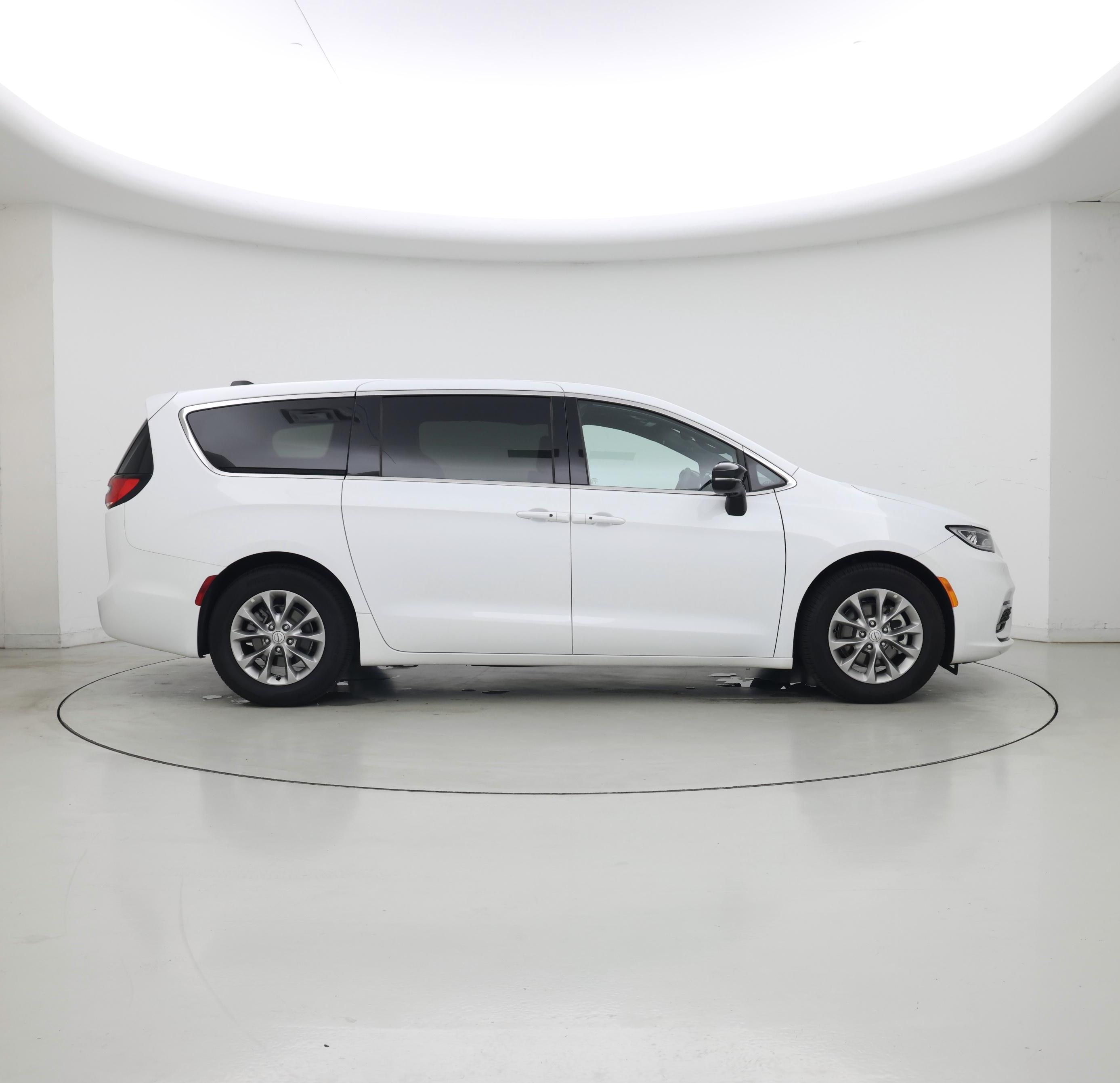 Thumbnail: 2026 Chrysler Pacifica - 7