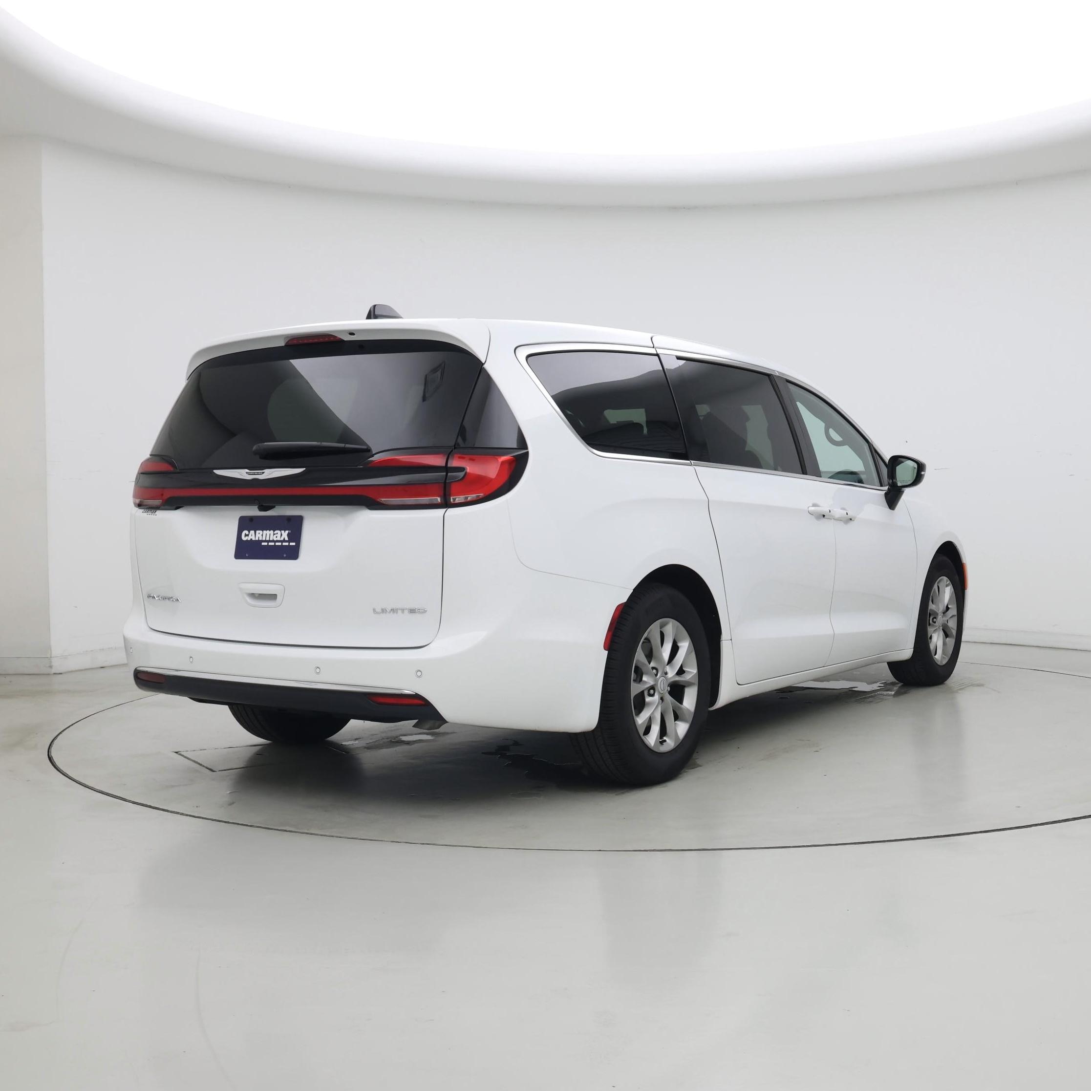 Thumbnail: 2026 Chrysler Pacifica - 8