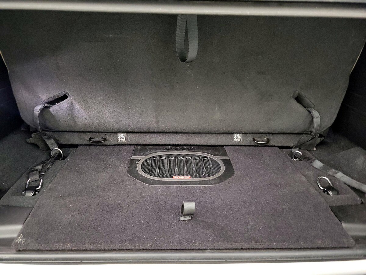 Trunk/Cargo (Seats Up)