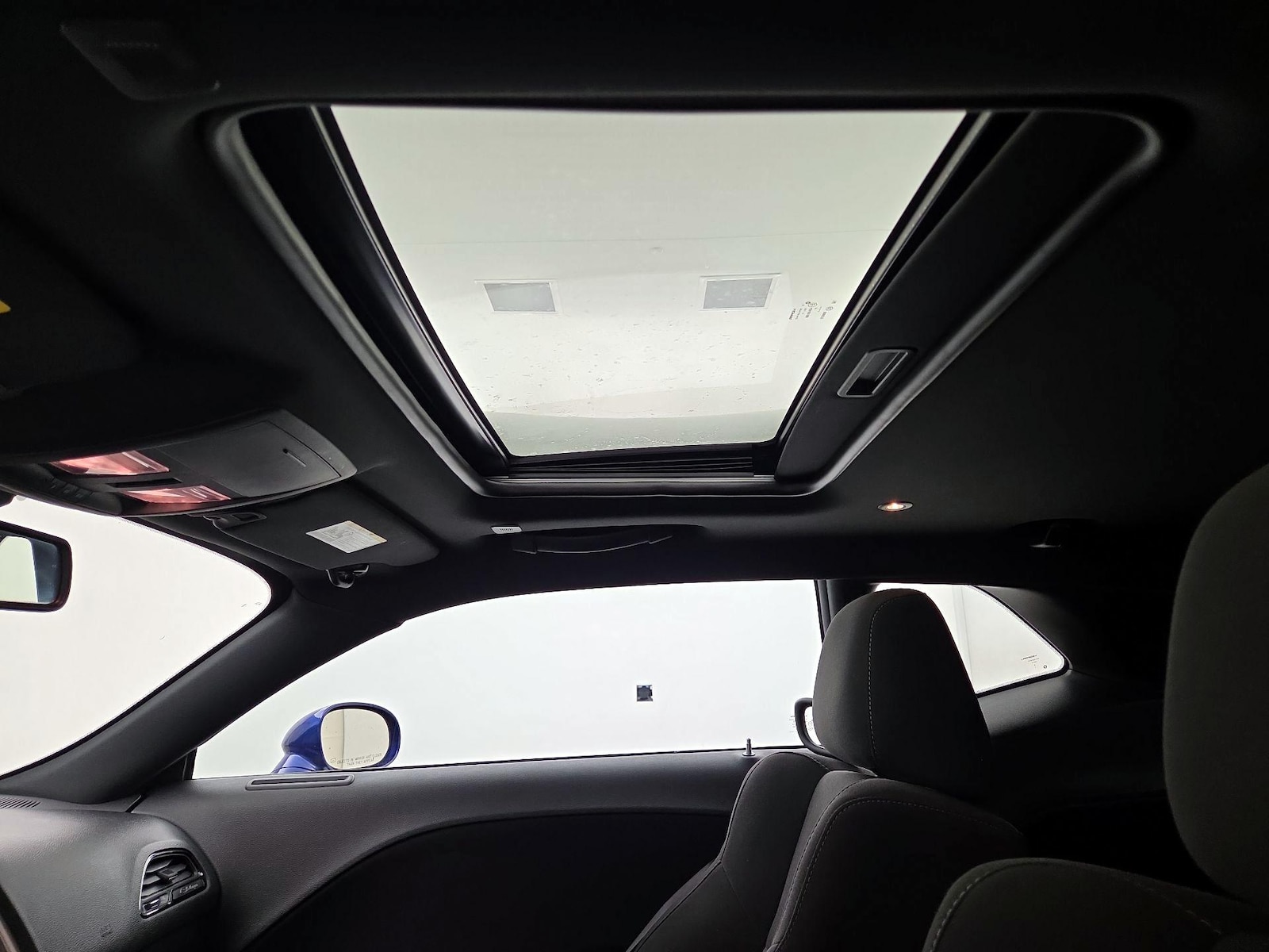 Sunroof(s) & Overhead Airbags