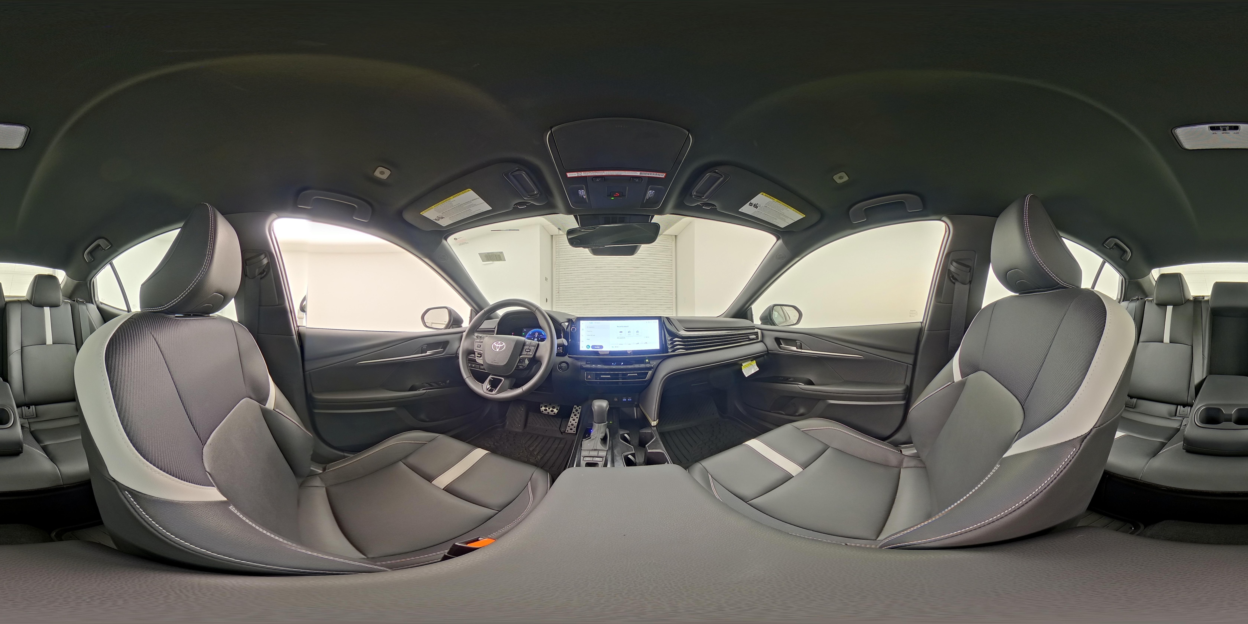 2025 Toyota Camry SE - Photo 24