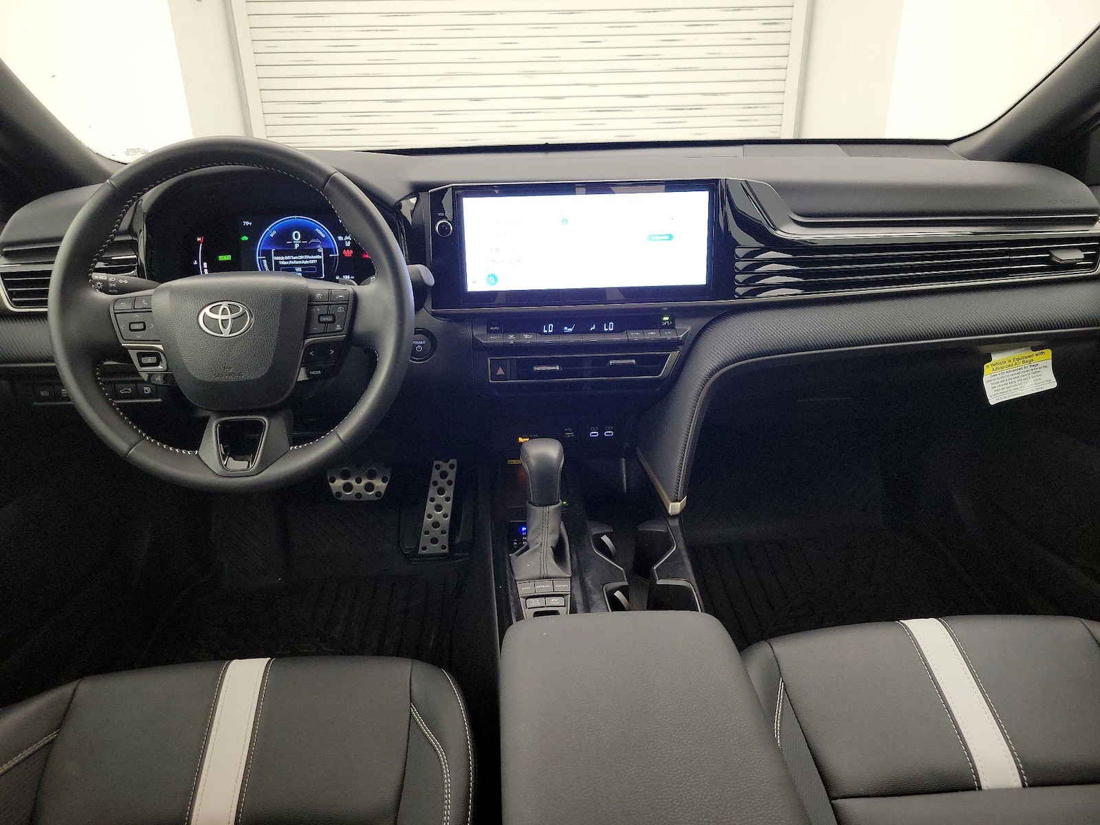 2025 Toyota Camry SE - Photo 10