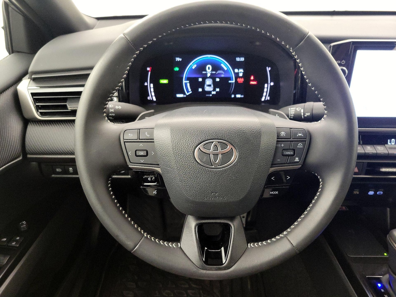 2025 Toyota Camry SE - Photo 11