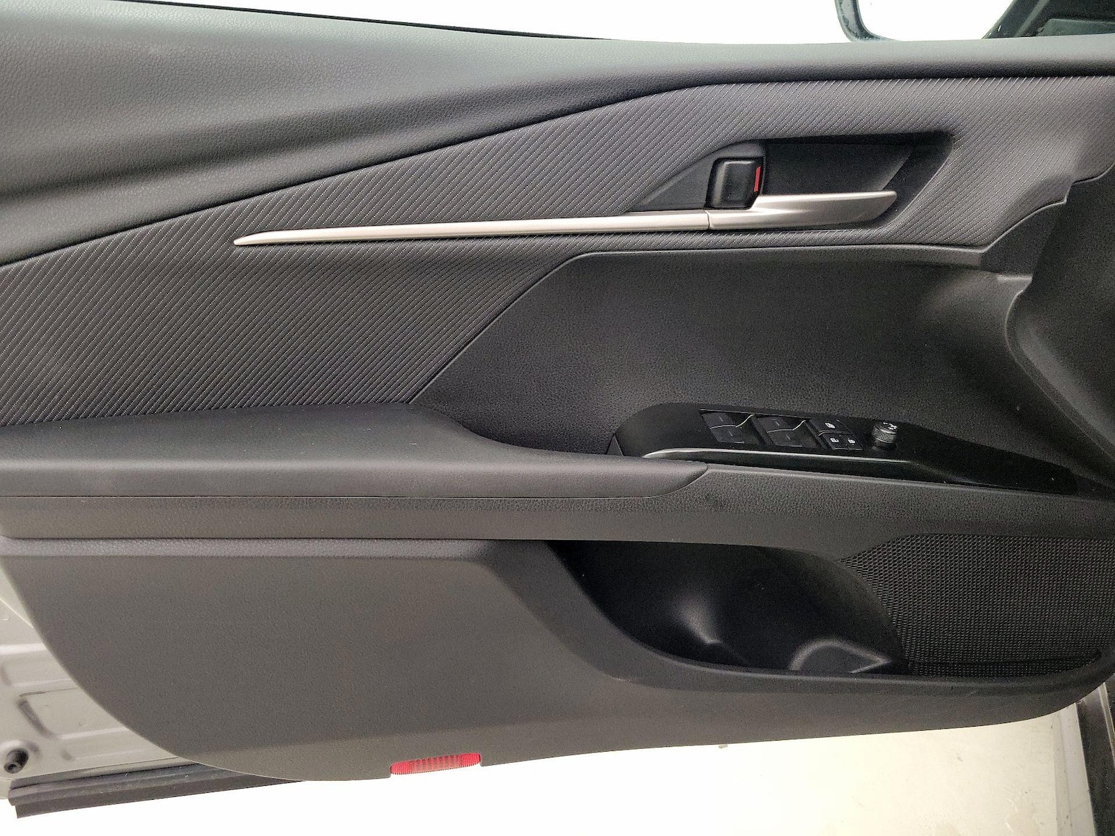 2025 Toyota Camry SE - Photo 13