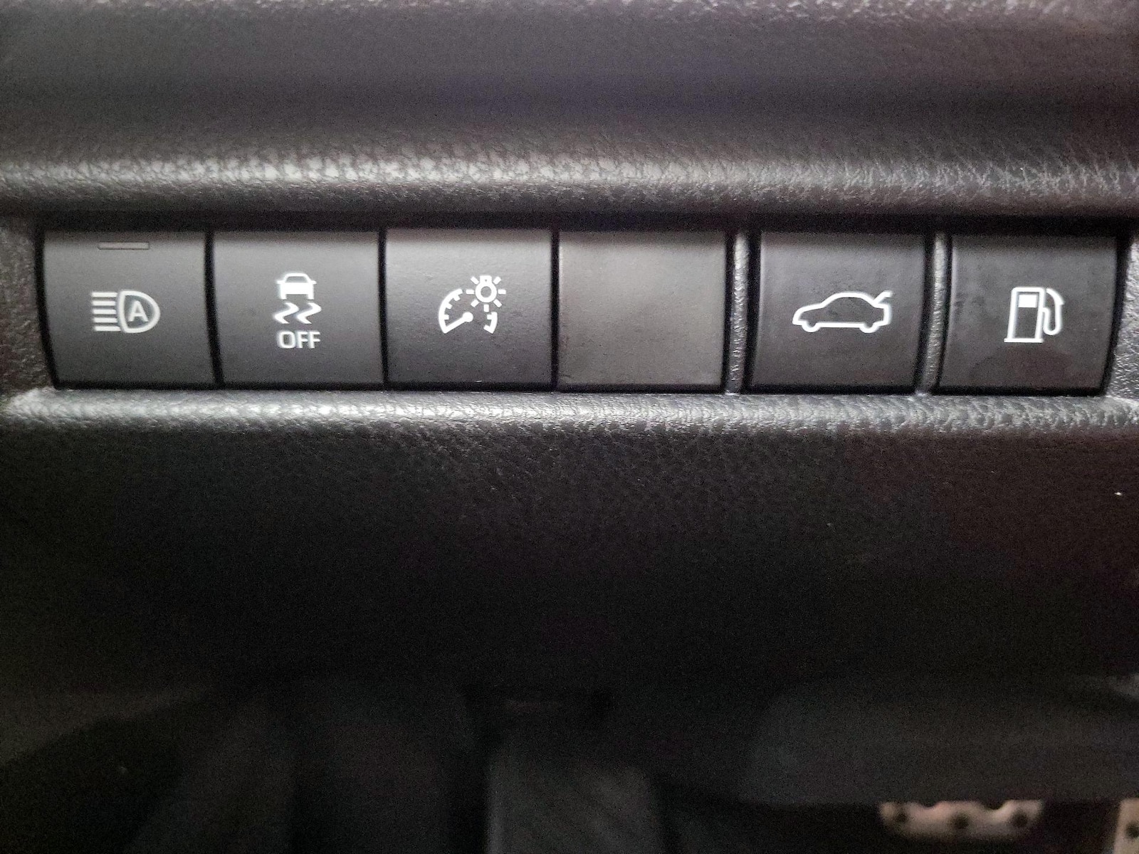 2025 Toyota Camry SE - Photo 14