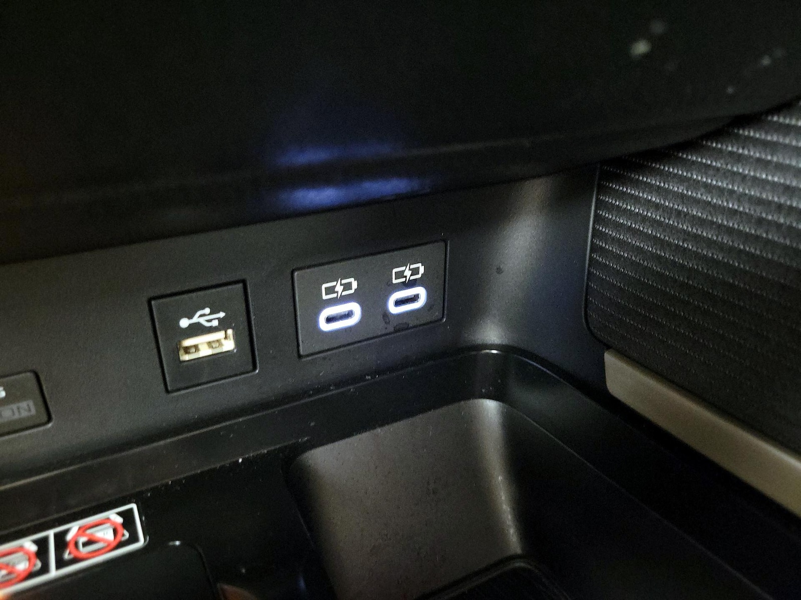 2025 Toyota Camry SE - Photo 19